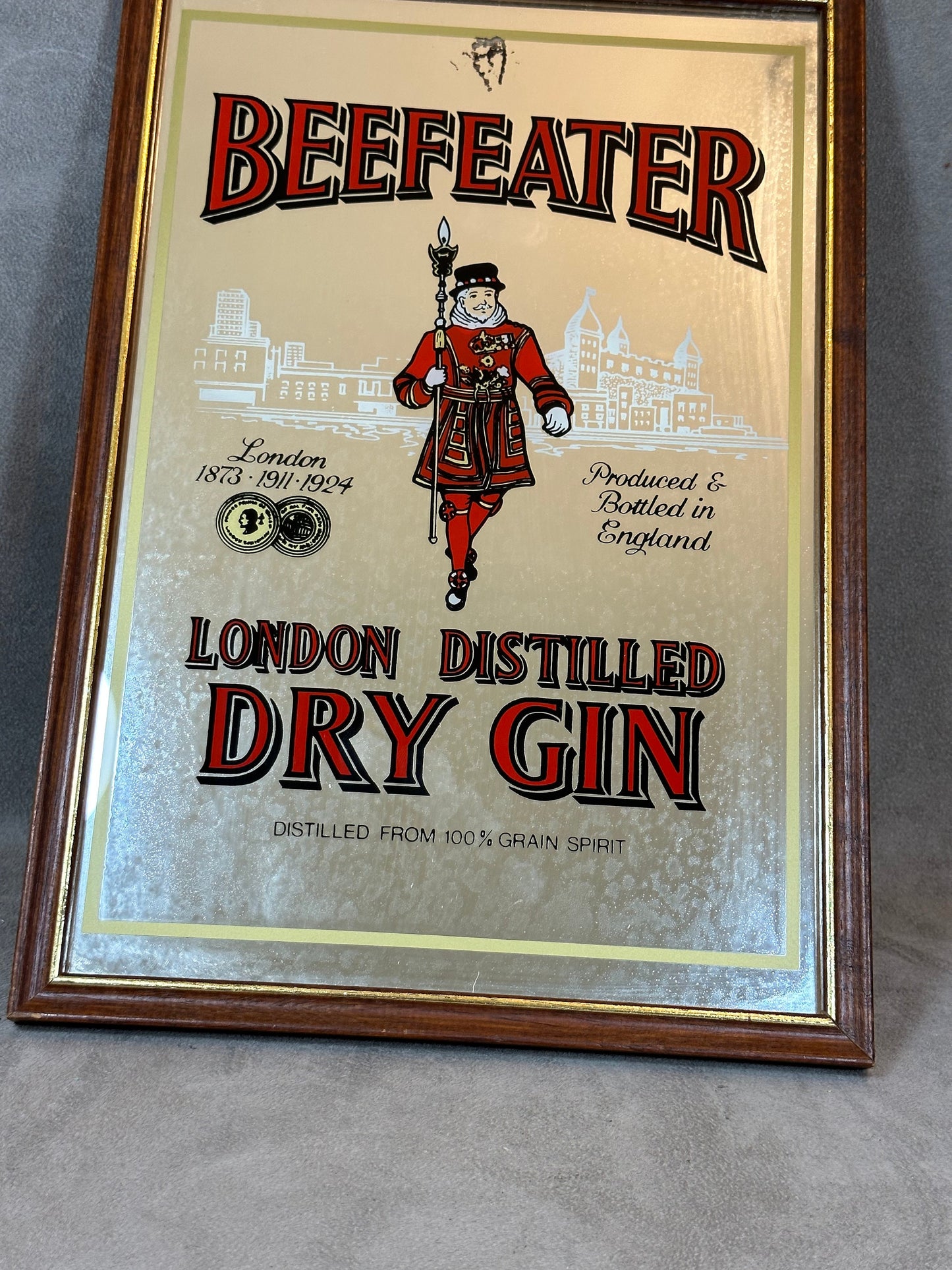 SELTENER Vintage Beefeater Dry Gin 1970er Jahre Barspiegel aus Holz und Glas