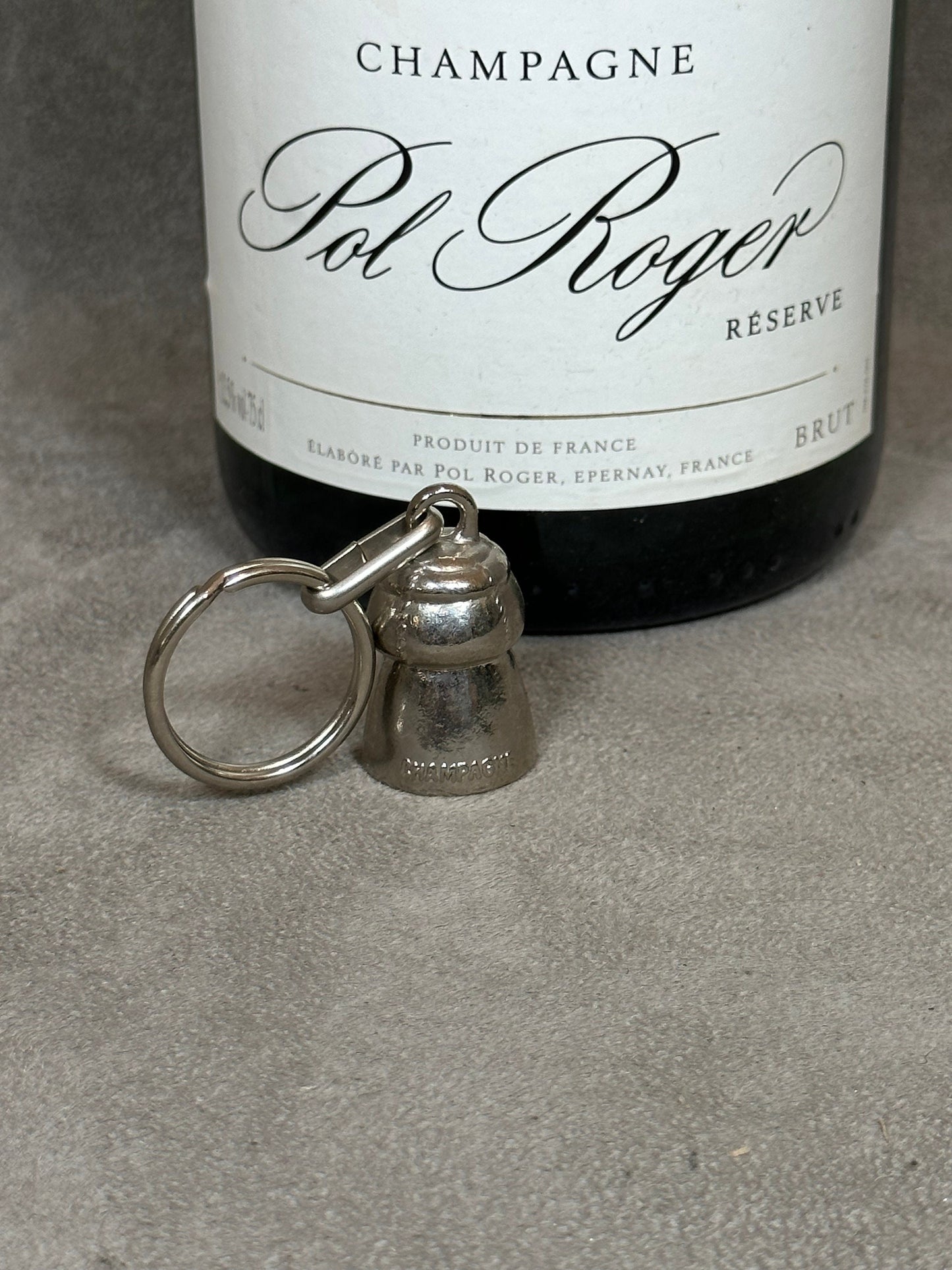 Porte clés Pol Roger en métal argenté en forme de bouchon de champagne Made in France Années 1980