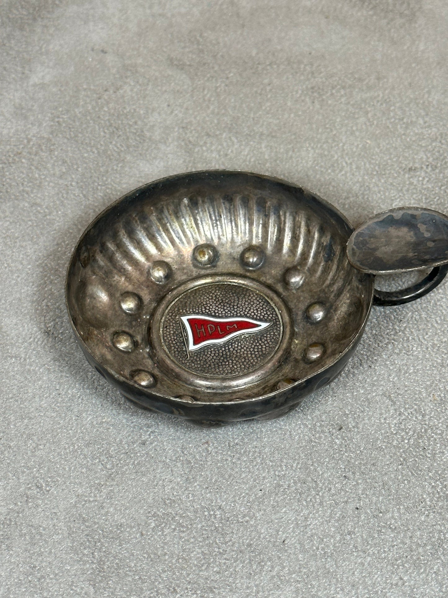 RARE Tastevin en metal argenté drapeau rouge HPLM emaillé rouge vintage made in France