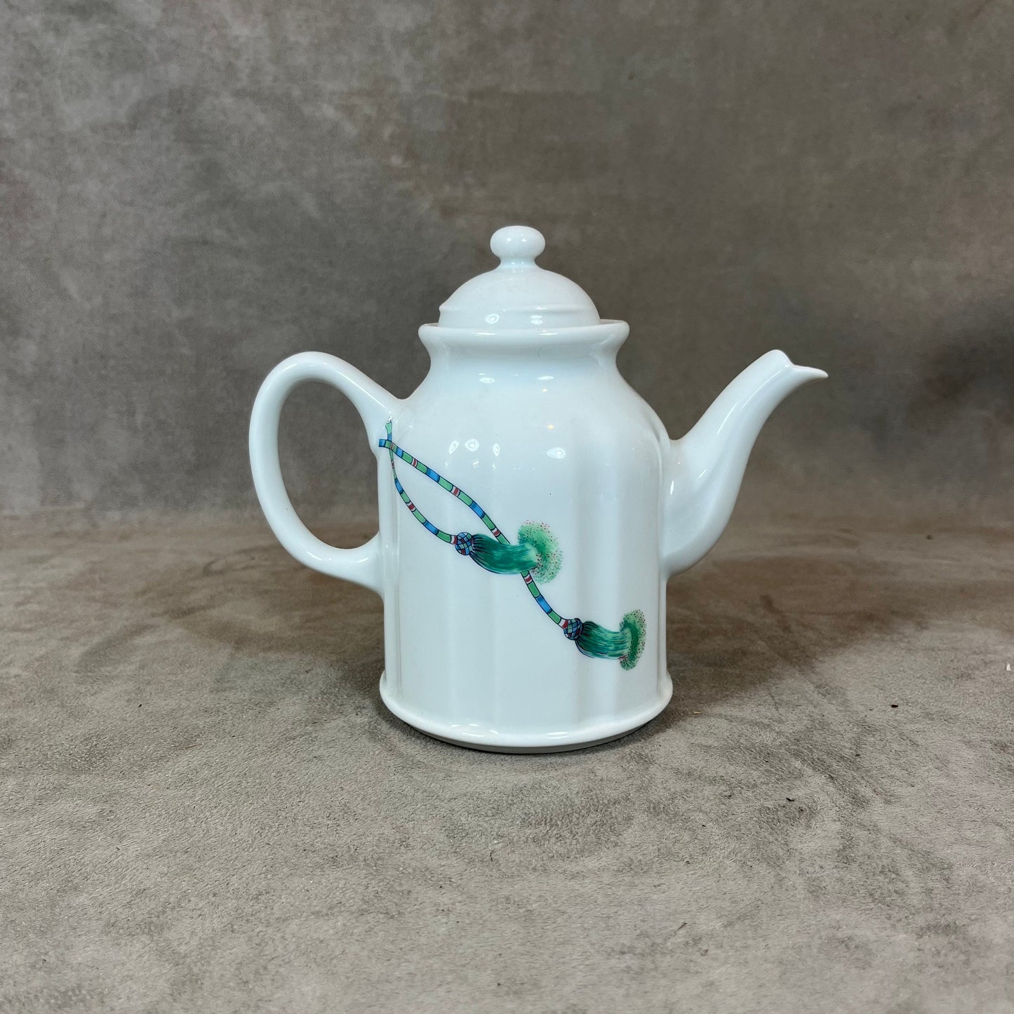 Pillivuyt coffee pot in white porcelain with tassel decoration Natacha line Made in France