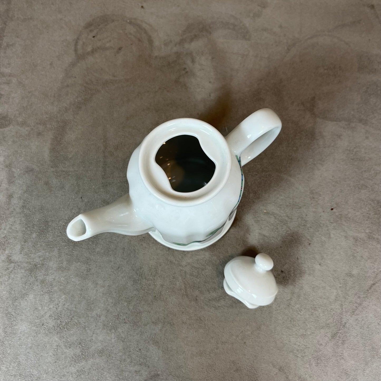 Pillivuyt coffee pot in white porcelain with tassel decoration Natacha line Made in France