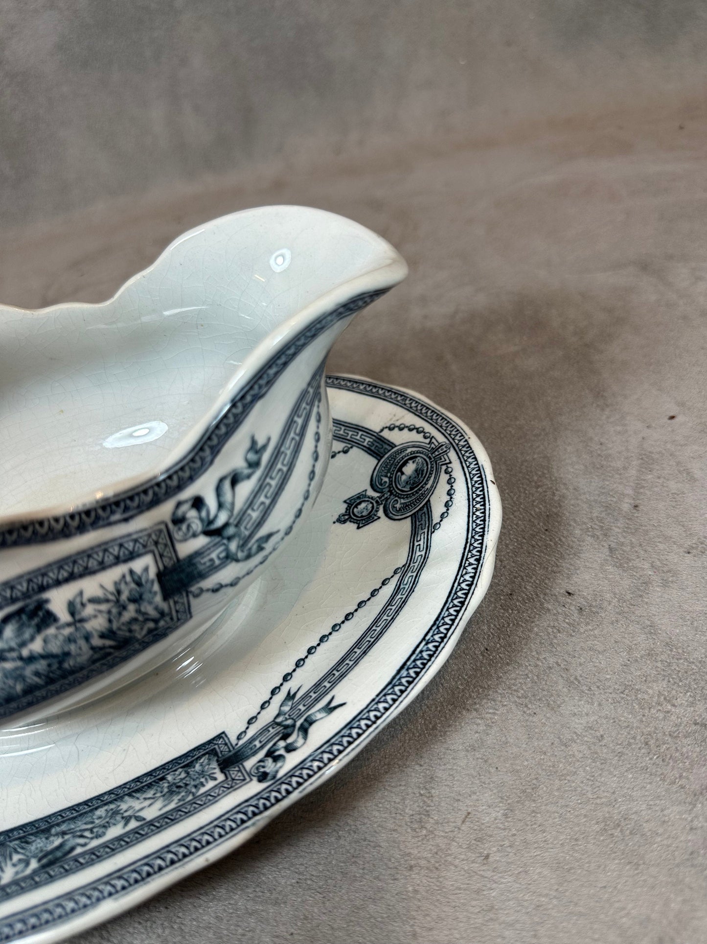Saucière en Faïence par Saint Amand Hamage Daillon, Made in France, Vintage 1900