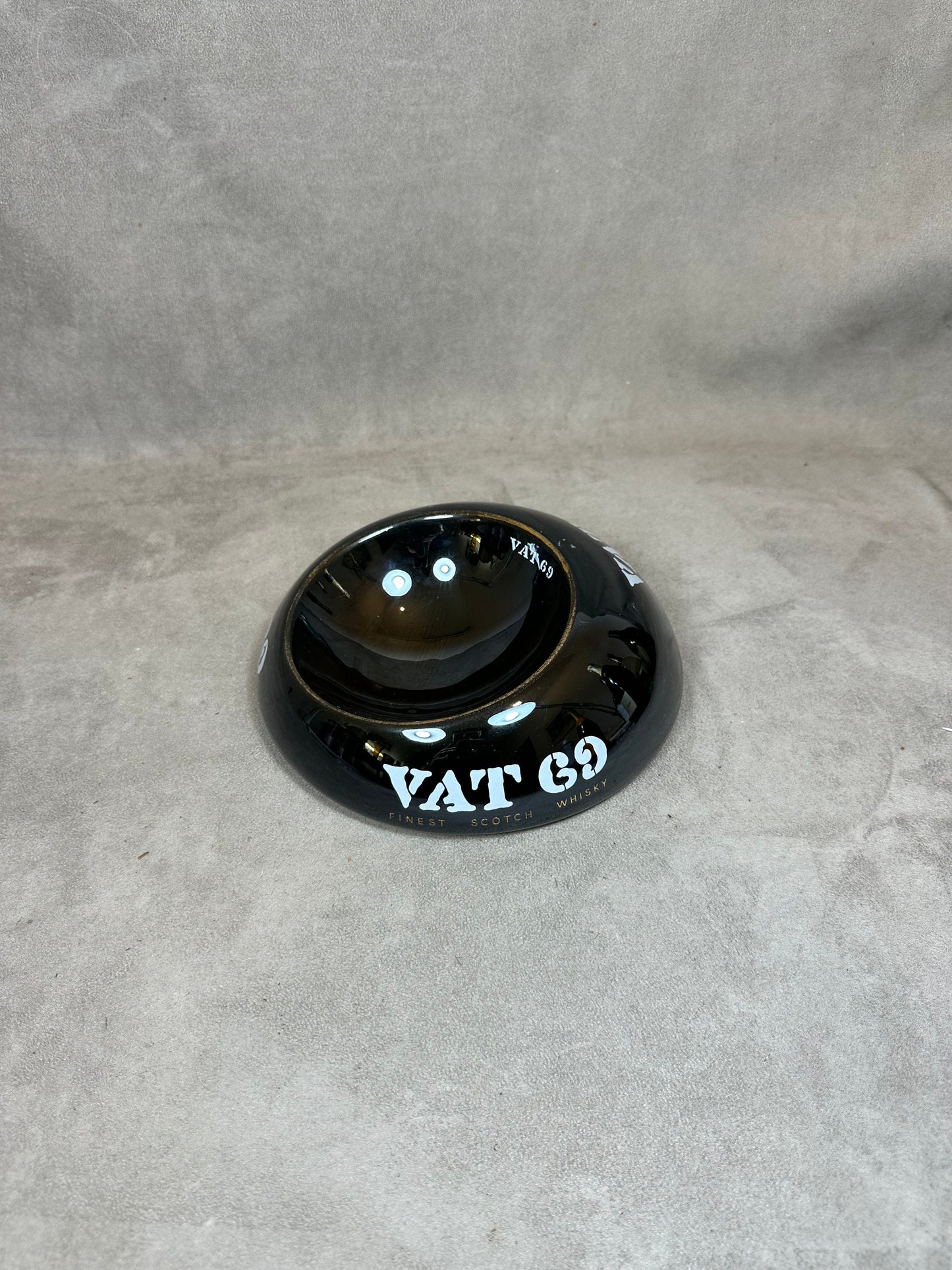 RARE XXL VAT 69 Finest Scotch Whisky Ashtray in Vintage Black Porcelain Wade Made in England