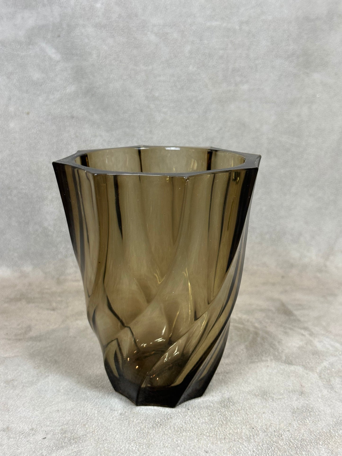 Vase en verre fumé LUMINARC LEVER vintage Made in France 1970