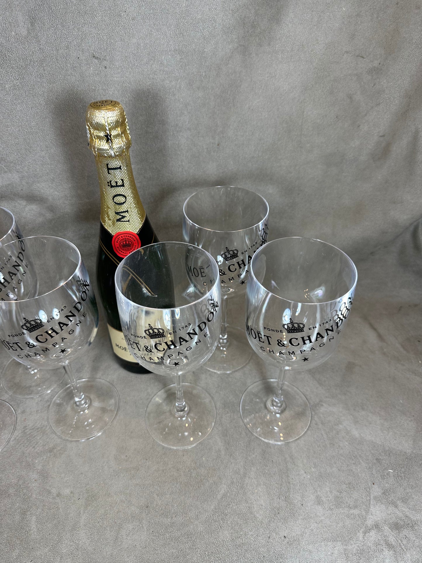 SELTENES Set mit 6 Champagnerflöten von Moet et Chandon aus Vintage-Plexiglas. Hergestellt in Frankreich