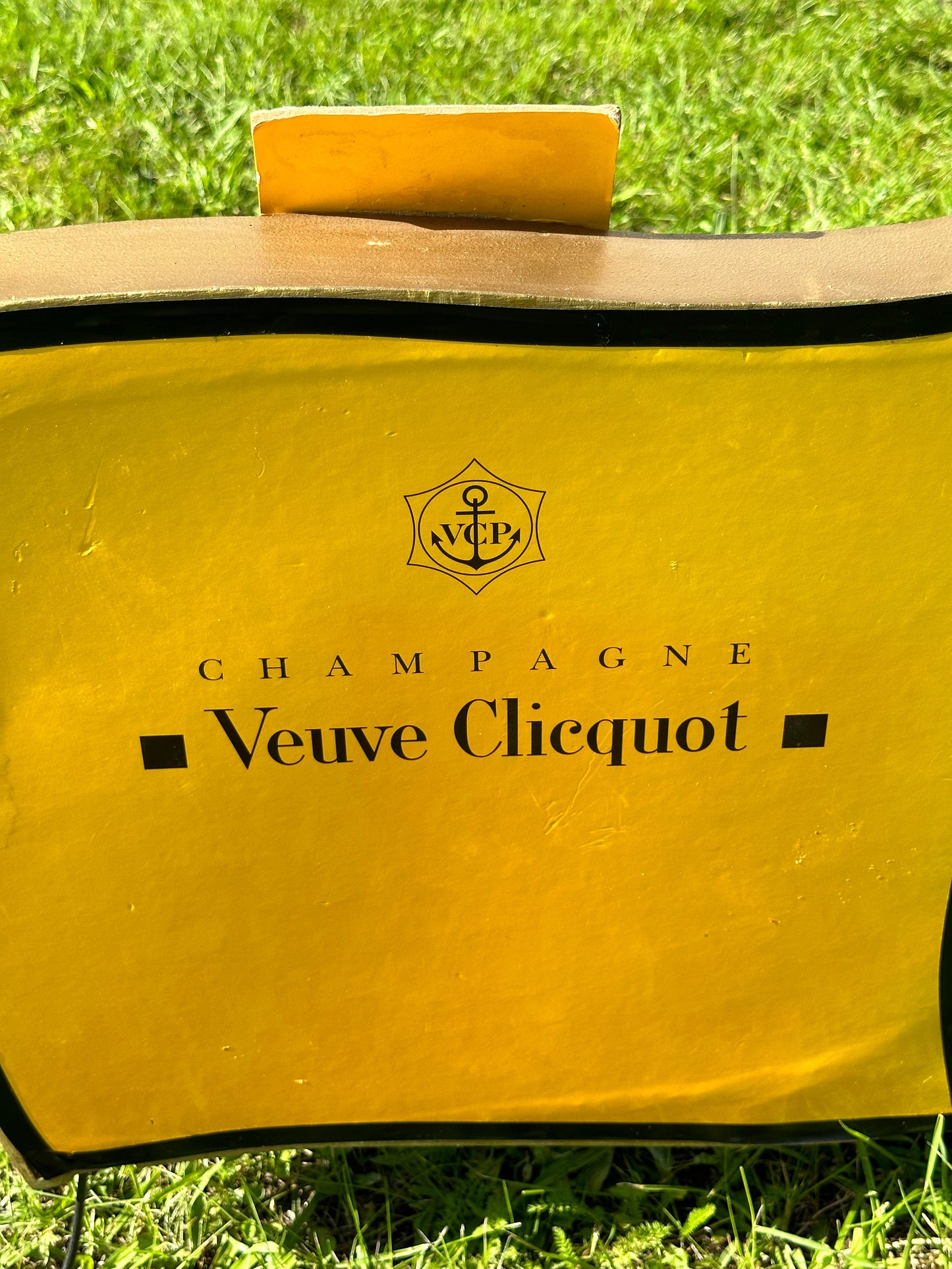 RARE Présentoir à bouteille de champagne en carton et métal champagne Veuve Clicquot Années 1990