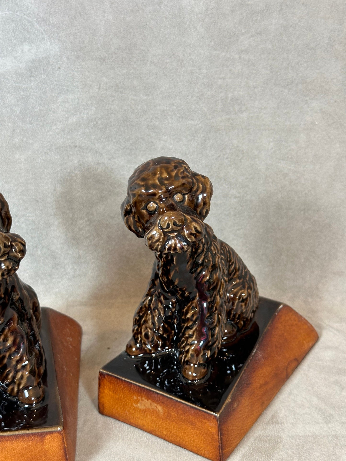 RARE Set of 2 beautiful dog-shaped bookends in brown enameled earthenware with vintage leather base 1970