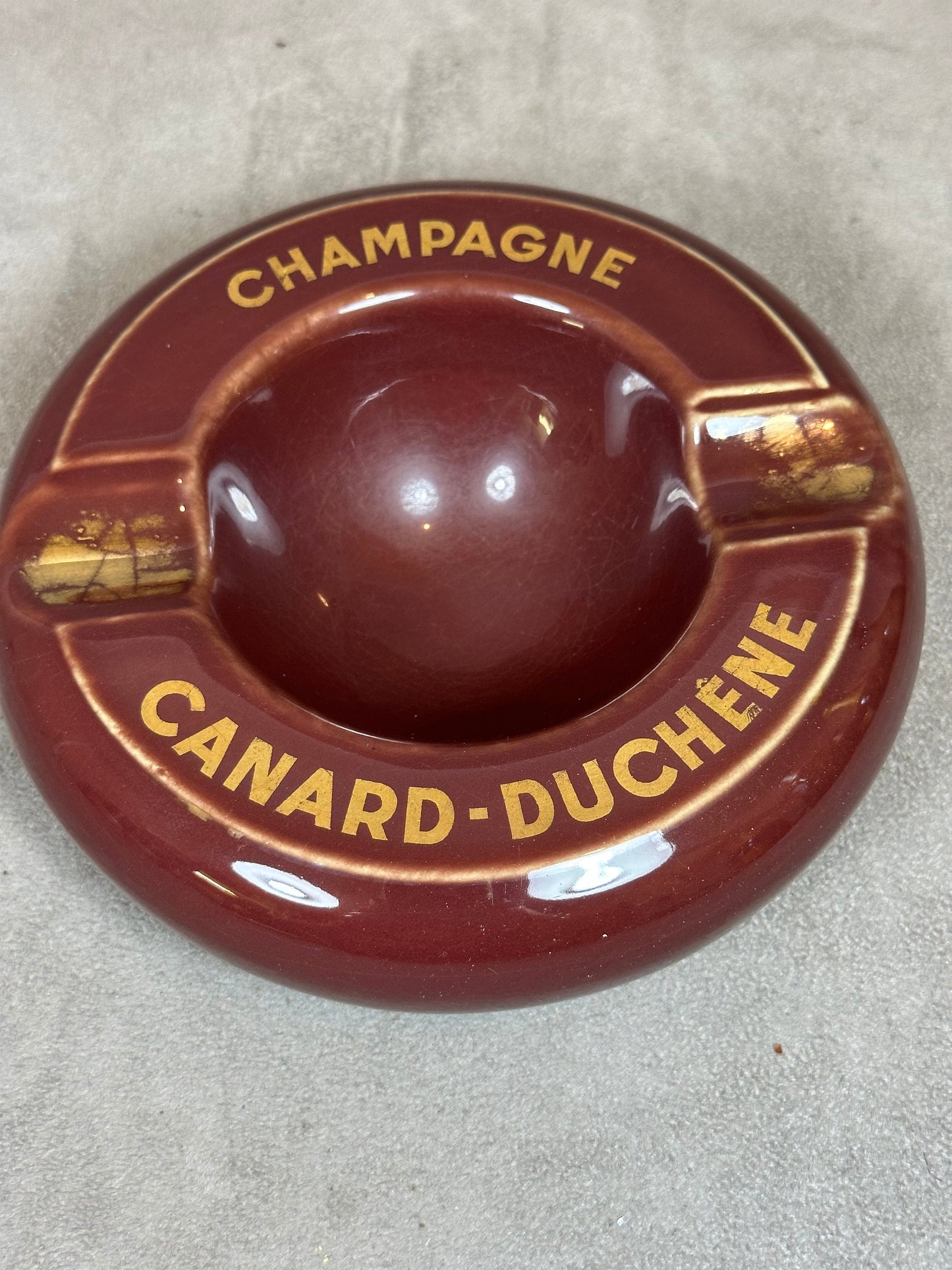 Vintage burgunderfarbener Aschenbecher Canard-Duchêne Made in France