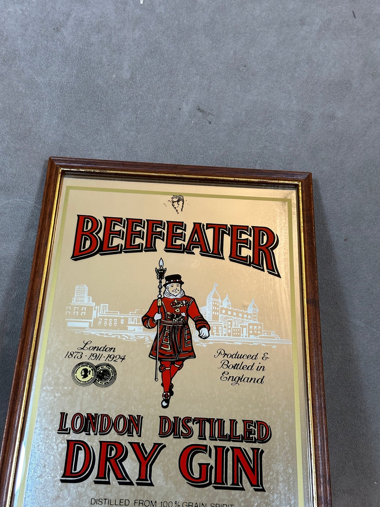 SELTENER Vintage Beefeater Dry Gin 1970er Jahre Barspiegel aus Holz und Glas