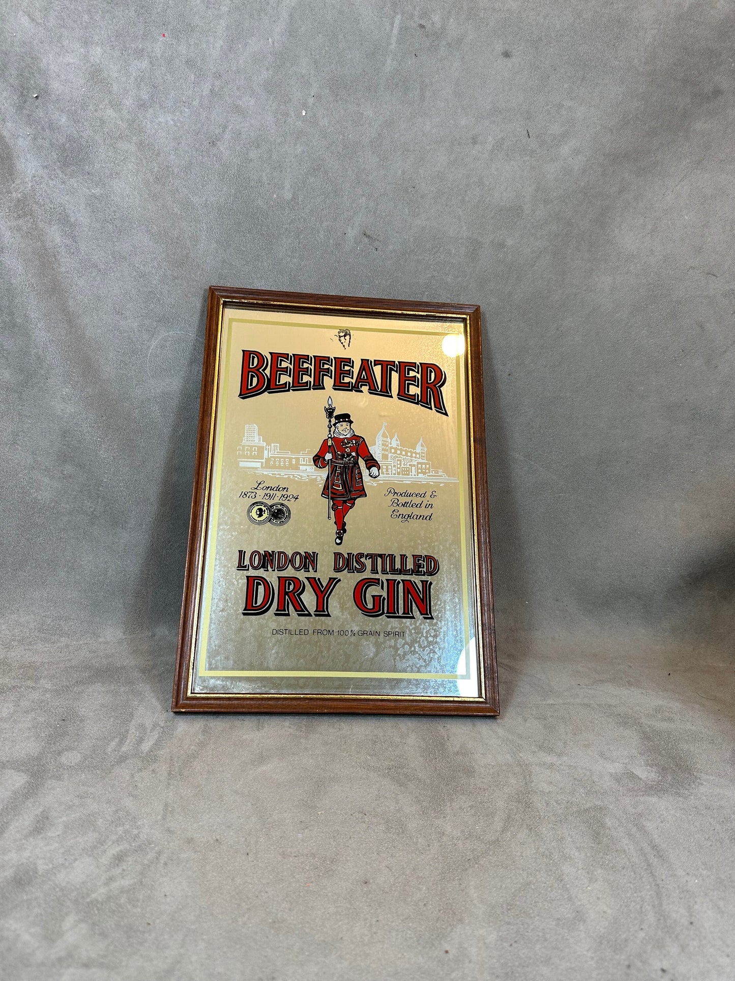 SELTENER Vintage Beefeater Dry Gin 1970er Jahre Barspiegel aus Holz und Glas