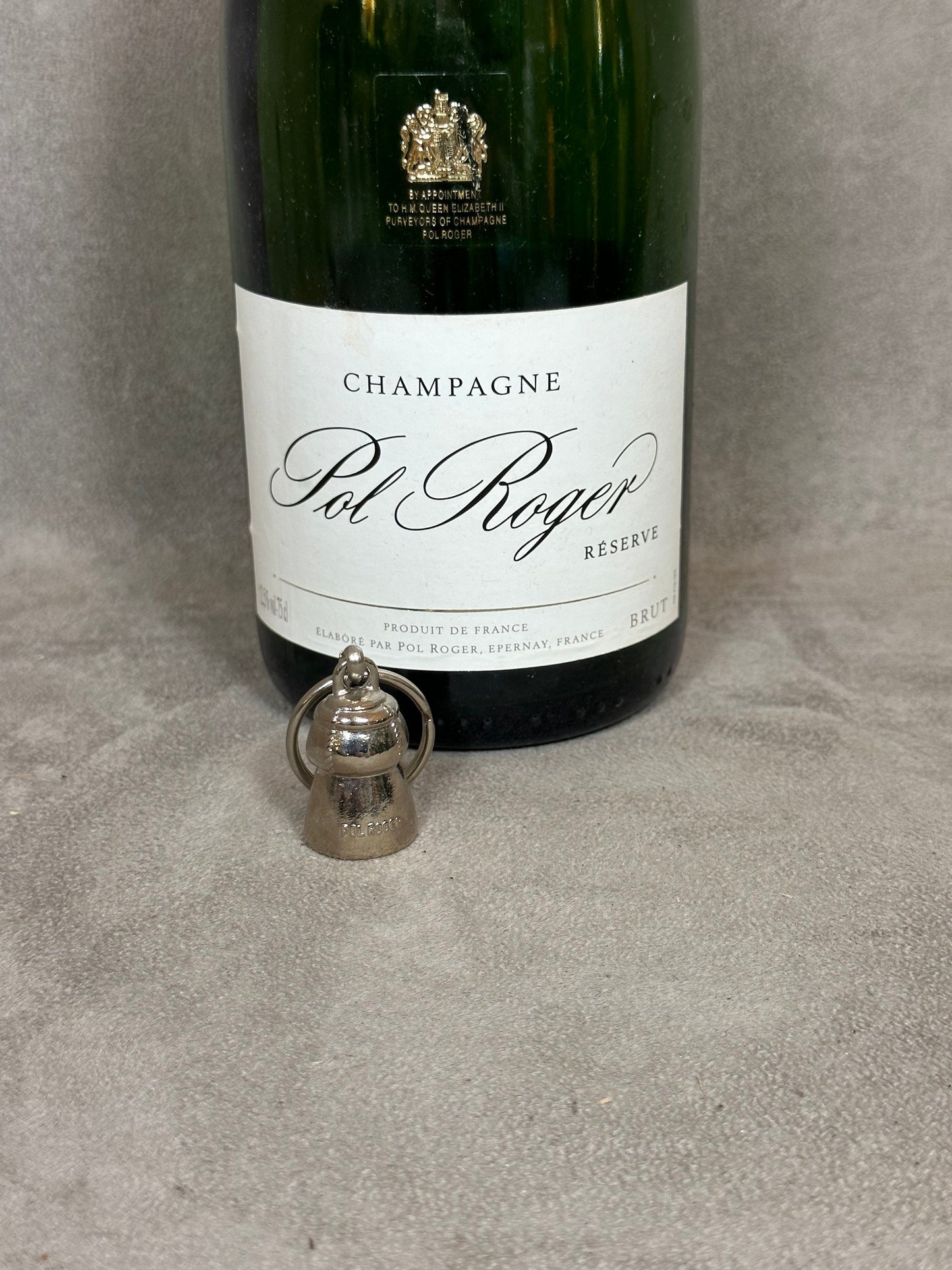 Porte clés Pol Roger en métal argenté en forme de bouchon de champagne Made in France Années 1980