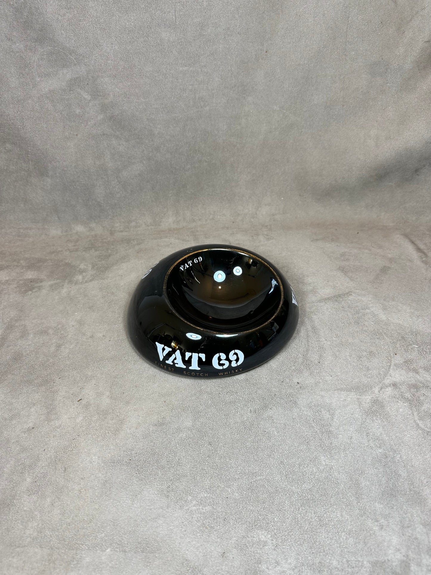 RARE XXL VAT 69 Finest Scotch Whisky Ashtray in Vintage Black Porcelain Wade Made in England