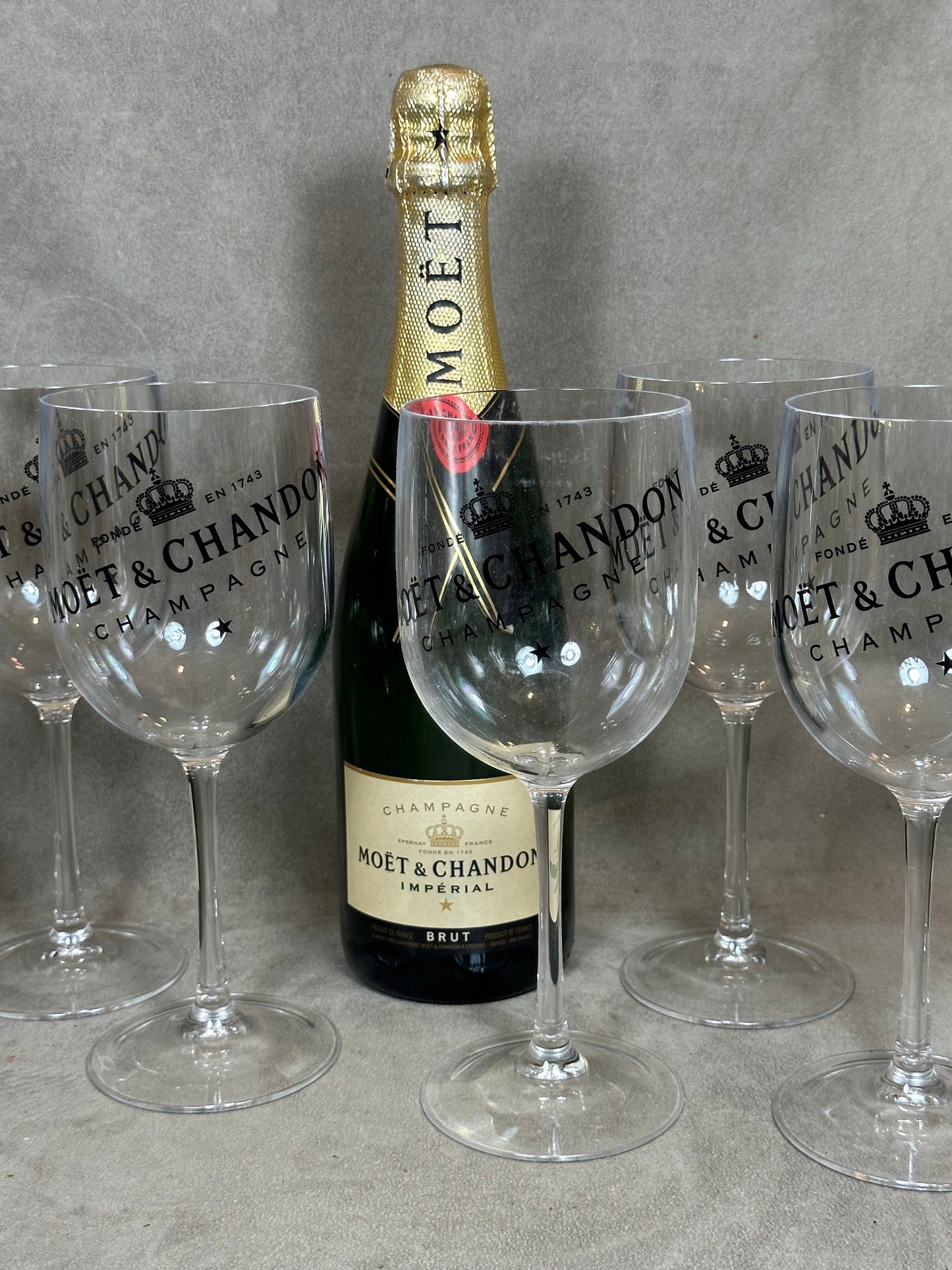 SELTENES Set mit 6 Champagnerflöten von Moet et Chandon aus Vintage-Plexiglas. Hergestellt in Frankreich