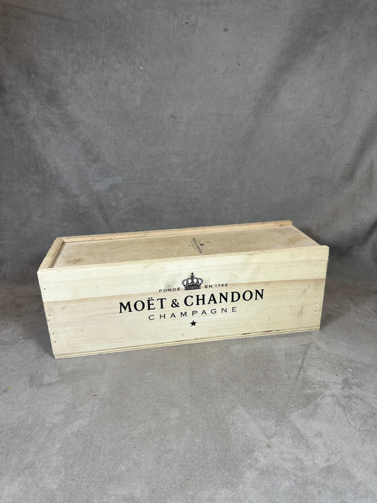 Caisse en bois pour  bouteilles de champagne Moet&Chandon  Made in France Années 1980
