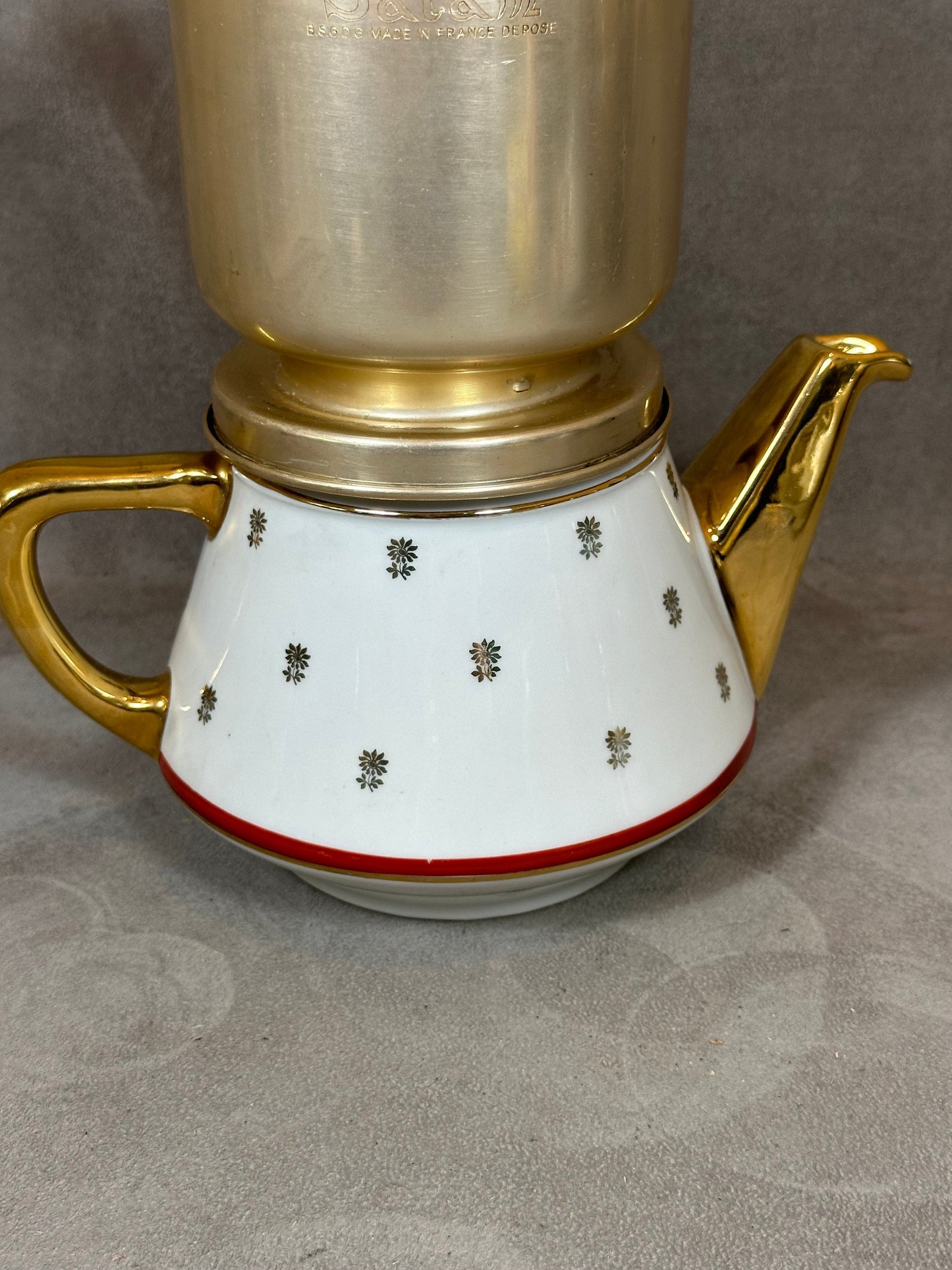 RARE Cafetière filtre Salam doré sur faïence vintage rouge et blanche à détails doré années 1960