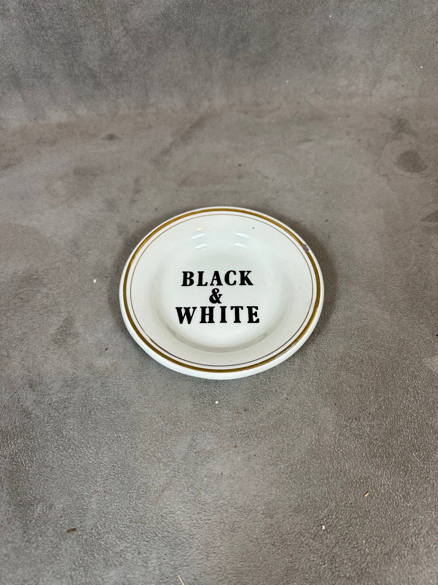 Cendrier Black&White Whisky vintage en porcelaine Keller et Guerin Années 1980