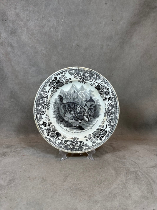 RARE Assiette parlante ancienne faïence de Creil décor grisaille Le chien de terre neuve sauvant son maitre Vintage made in France