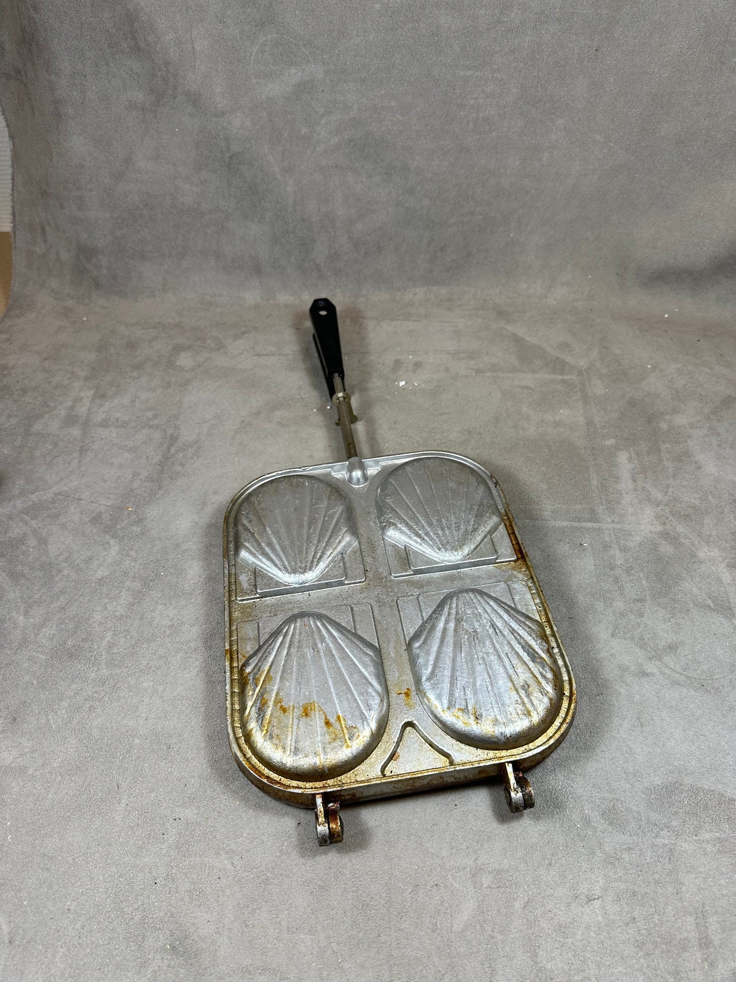 Appareil à croque-monsieur SEFAMA 4 plaques en fonte d'aluminium avec poignées en plastique toasteur Vintage Made in France 1970