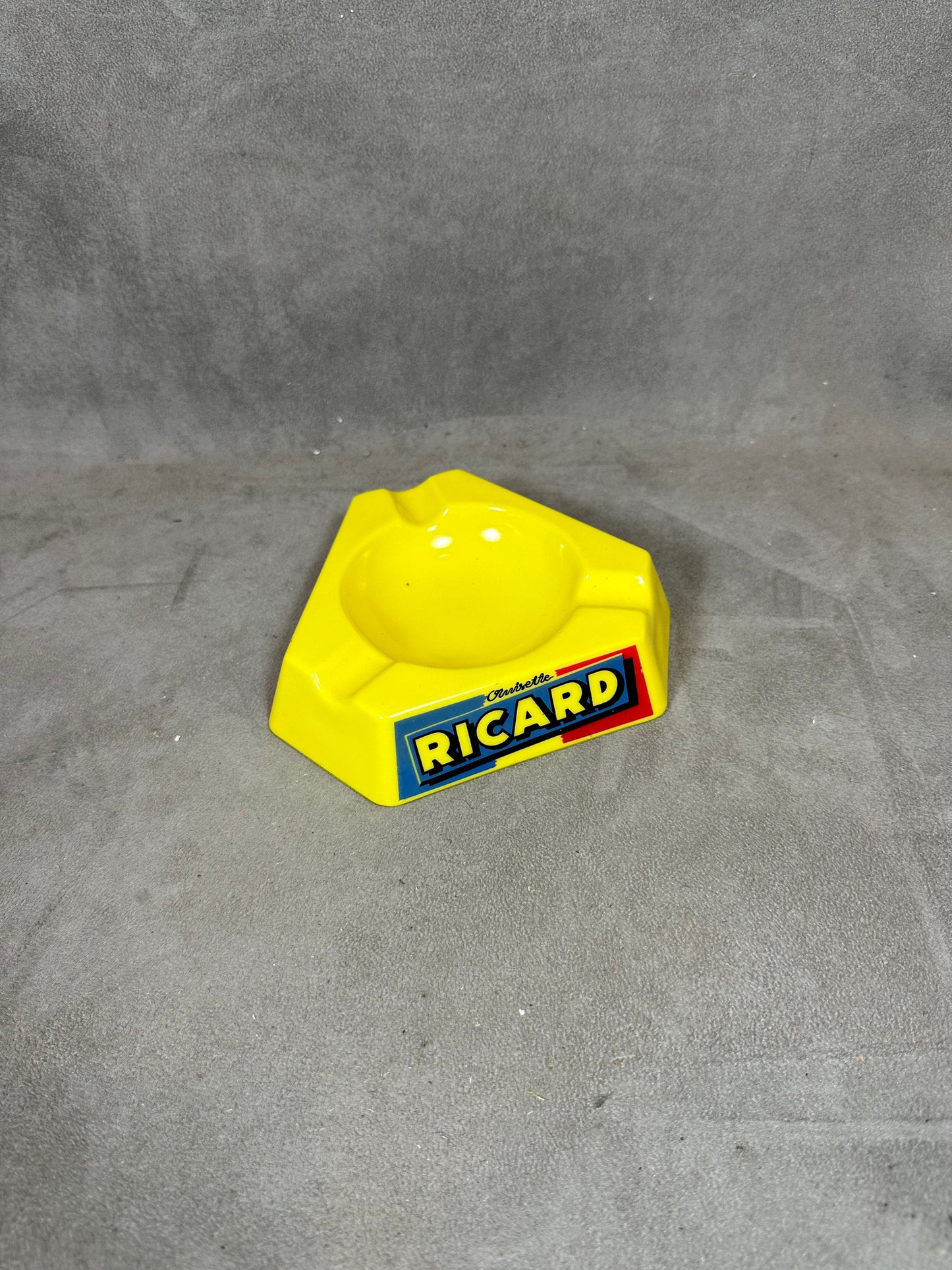 Ricard cendrier de bar triangulaire publicitaire jaune en verre Vintage 1960