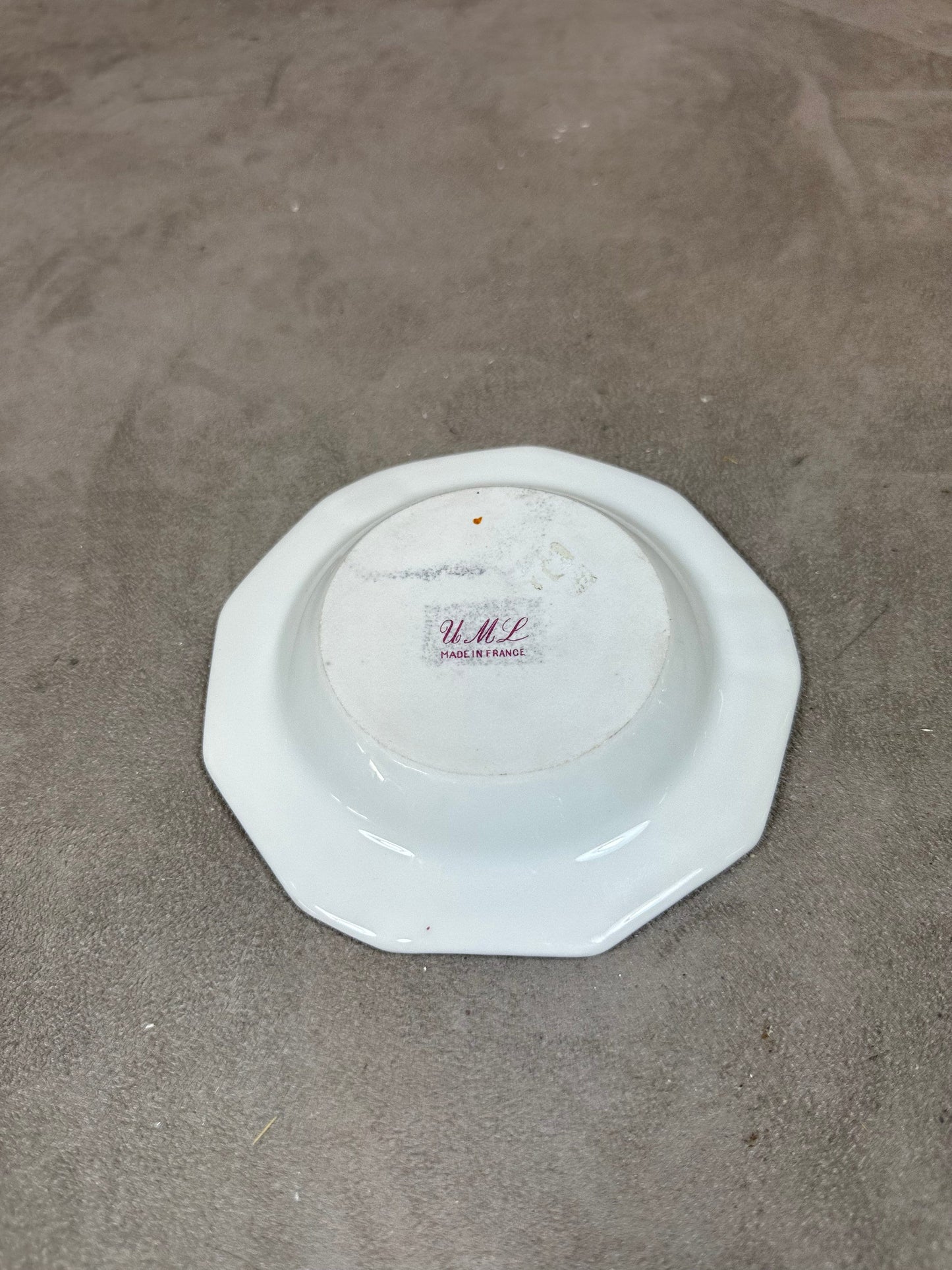 Louis Roederer ashtray empty pocket vintage advertising item in white ceramic with red border Champagne Reims France vintage