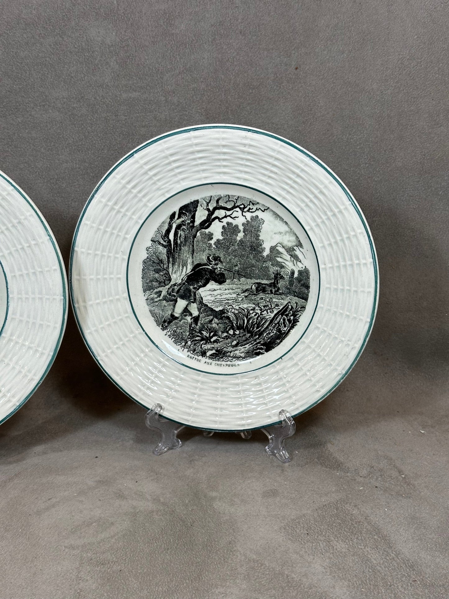 Set of 2 old talking plates on the theme of hunting DIGOIN Sarreguemines in vintage earthenware Made in France 1900