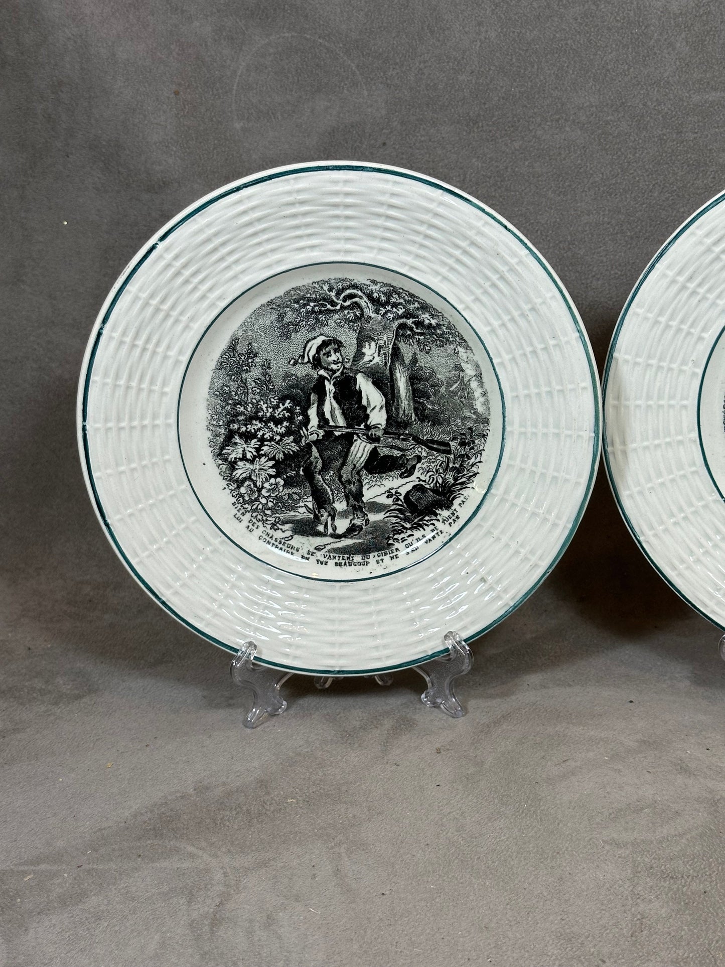 Set of 2 old talking plates on the theme of hunting DIGOIN Sarreguemines in vintage earthenware Made in France 1900