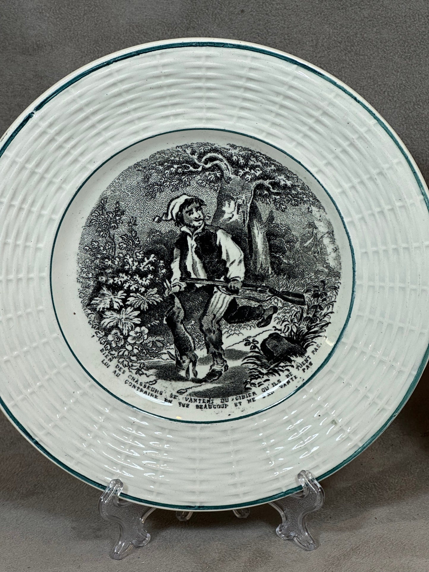 Set of 2 old talking plates on the theme of hunting DIGOIN Sarreguemines in vintage earthenware Made in France 1900