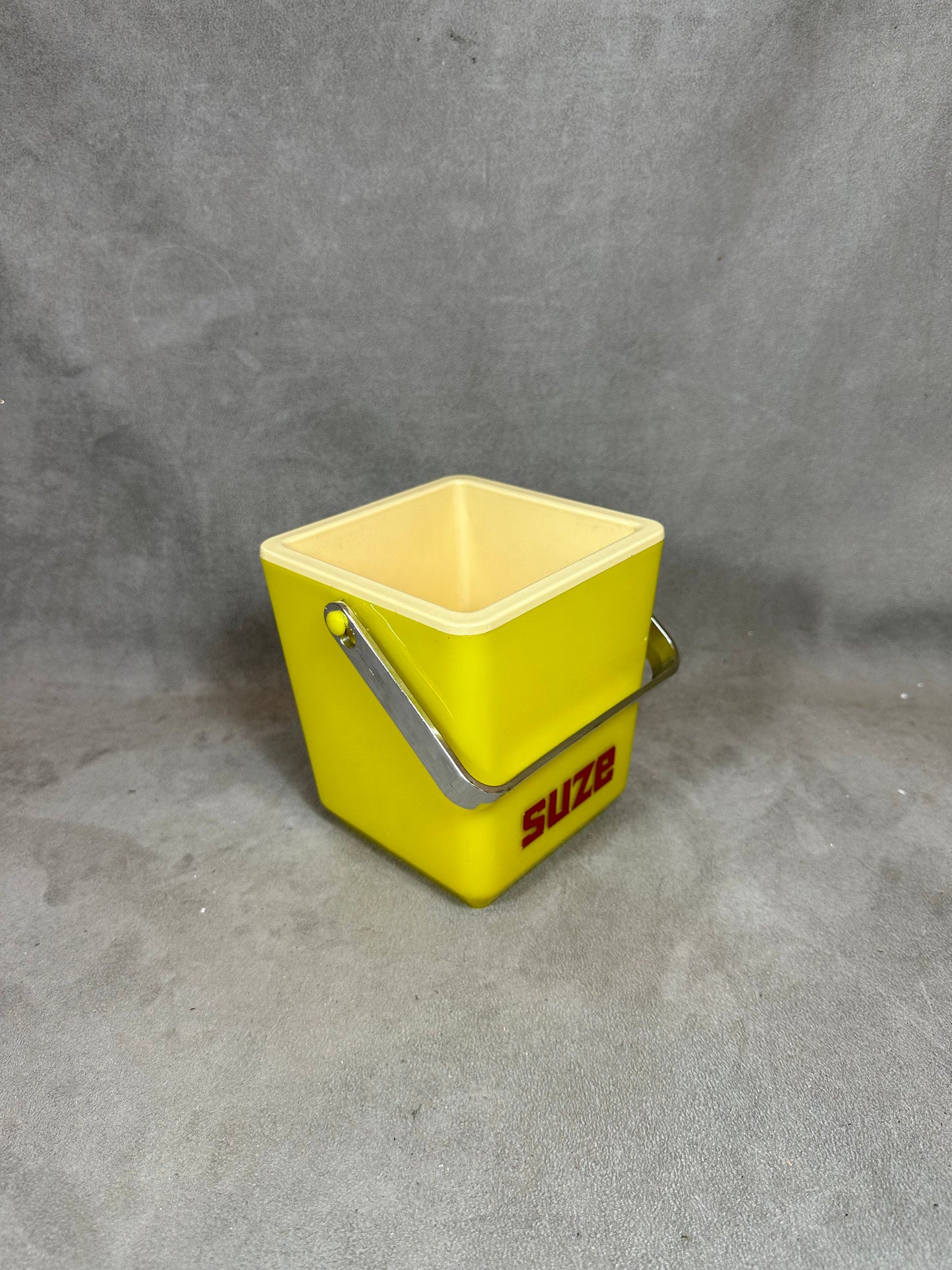 RARE Seau à glaçons en plastique jaune Suze vintage 1970