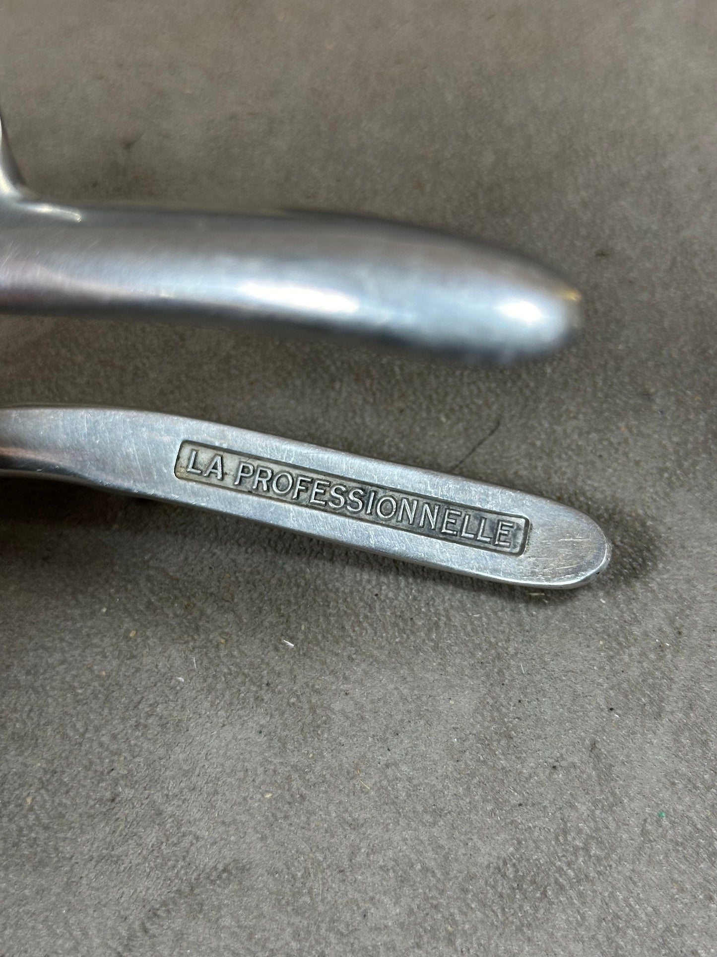 SELTENE Vintage-Handschere aus Metall "La Professionnelle" mit Box. Hergestellt in Frankreich, 1950er Jahre