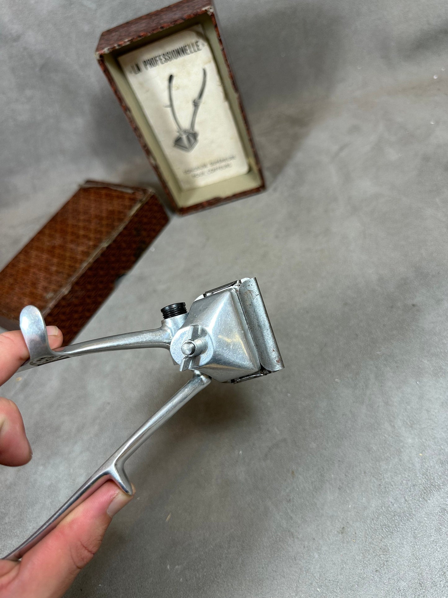 SELTENE Vintage-Handschere aus Metall "La Professionnelle" mit Box. Hergestellt in Frankreich, 1950er Jahre