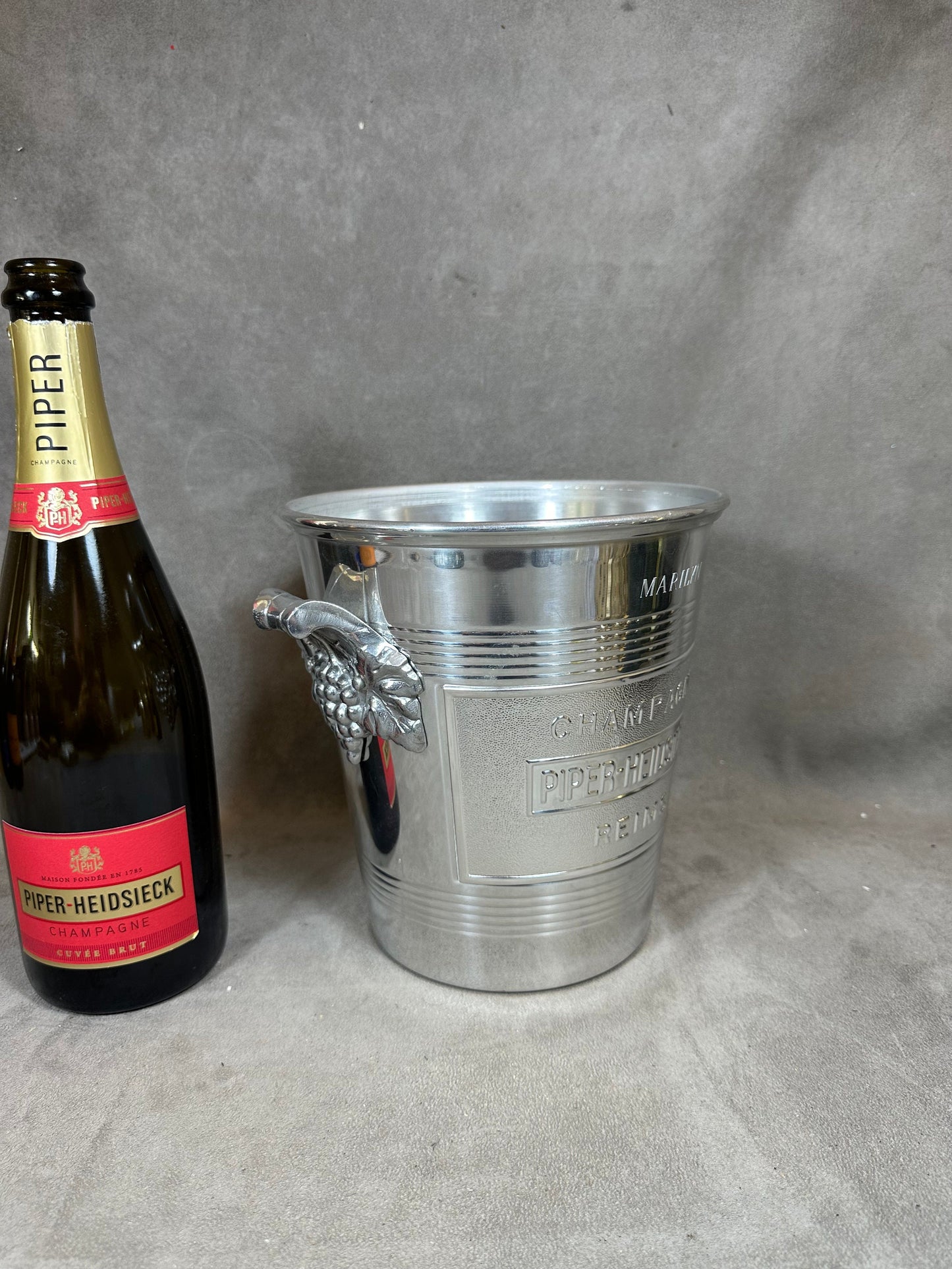 VERY RARE Magnifique seau à champagne vintage Piper-Heidsieck edition spéciale Marylin Monroe en aluminium Années 1970