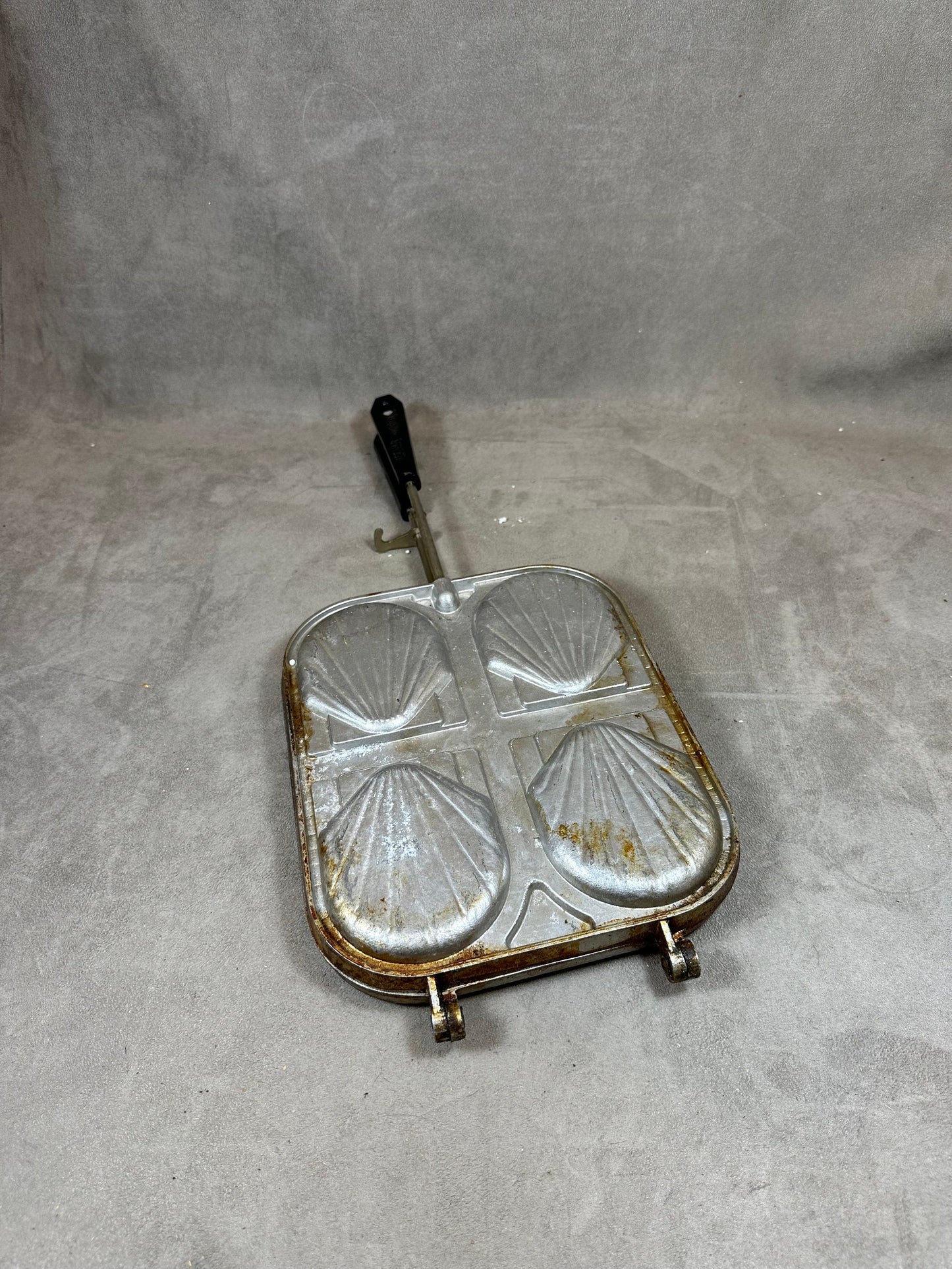 Appareil à croque-monsieur SEFAMA 4 plaques en fonte d'aluminium avec poignées en plastique toasteur Vintage Made in France 1970