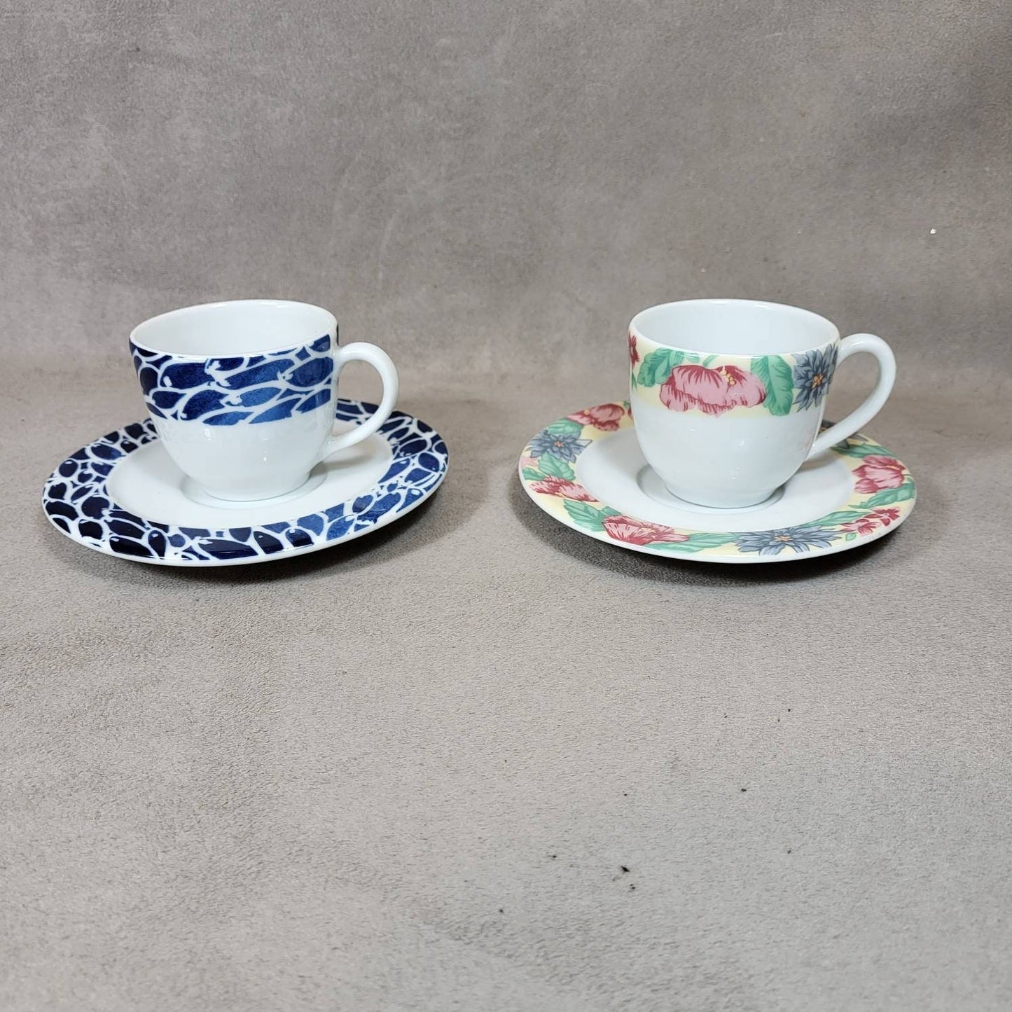 APILCO duo de tasses à expresso en porcelaine Apilco  Made in France  Années 1970