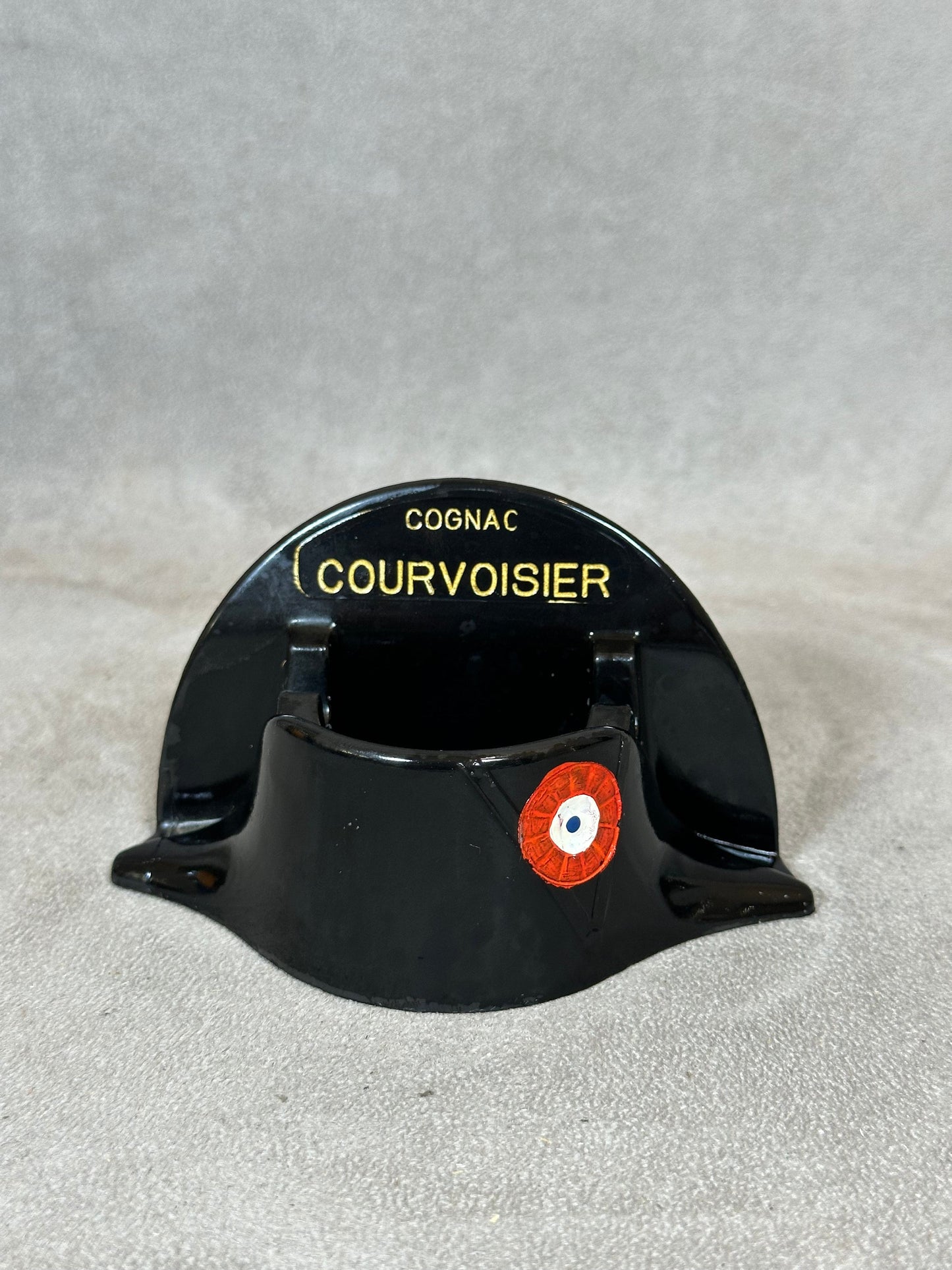 RARE Cendrier Courvoisier en plastique noir en forme de chapeau de Napoleon edition spéciale pour le bicentenaire de Napoleon 1er