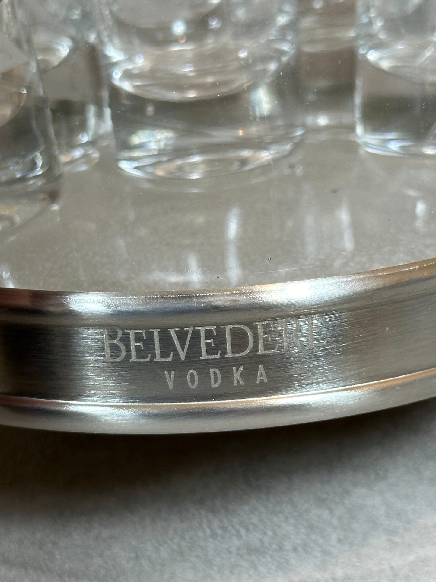 SELTENES Belvedere French Vodka Set aus Glas und Stahl