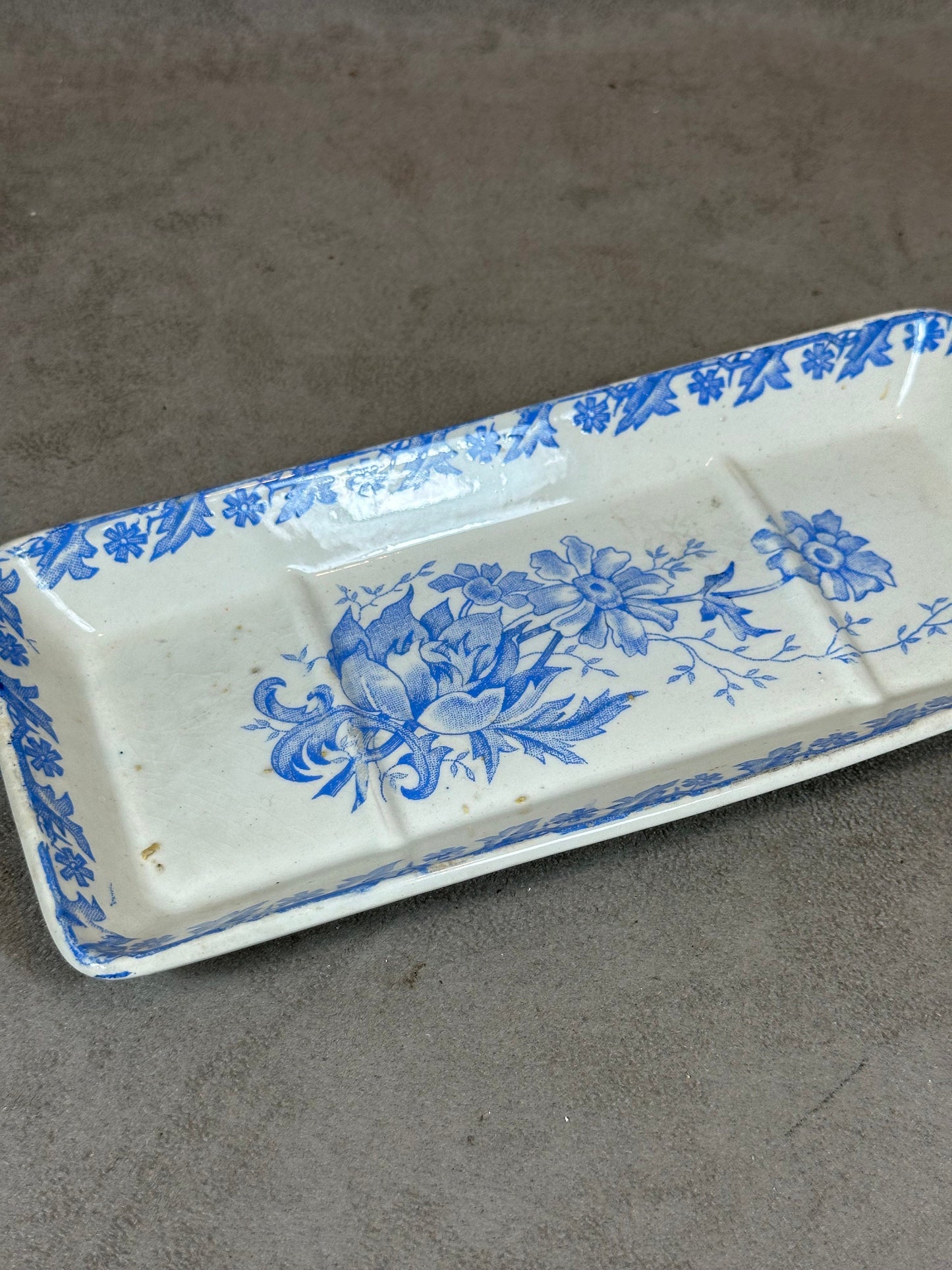 Saint-Amand earthenware soap dish ANEMONE line made in France