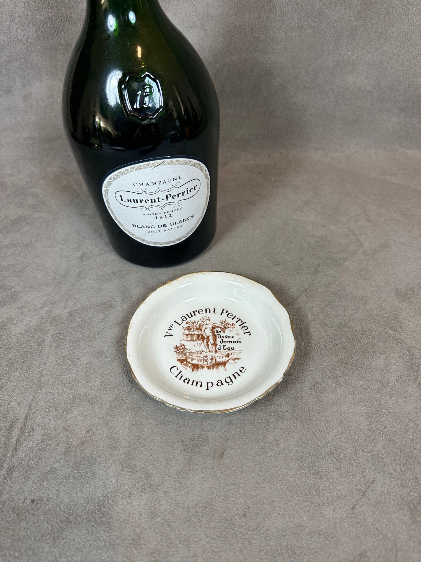 Laurent-Perrier Aschenbecher, Vintage-Werbeartikel aus Steingut, Moulin des Loups, Champagner, Reims, Frankreich, Vintage