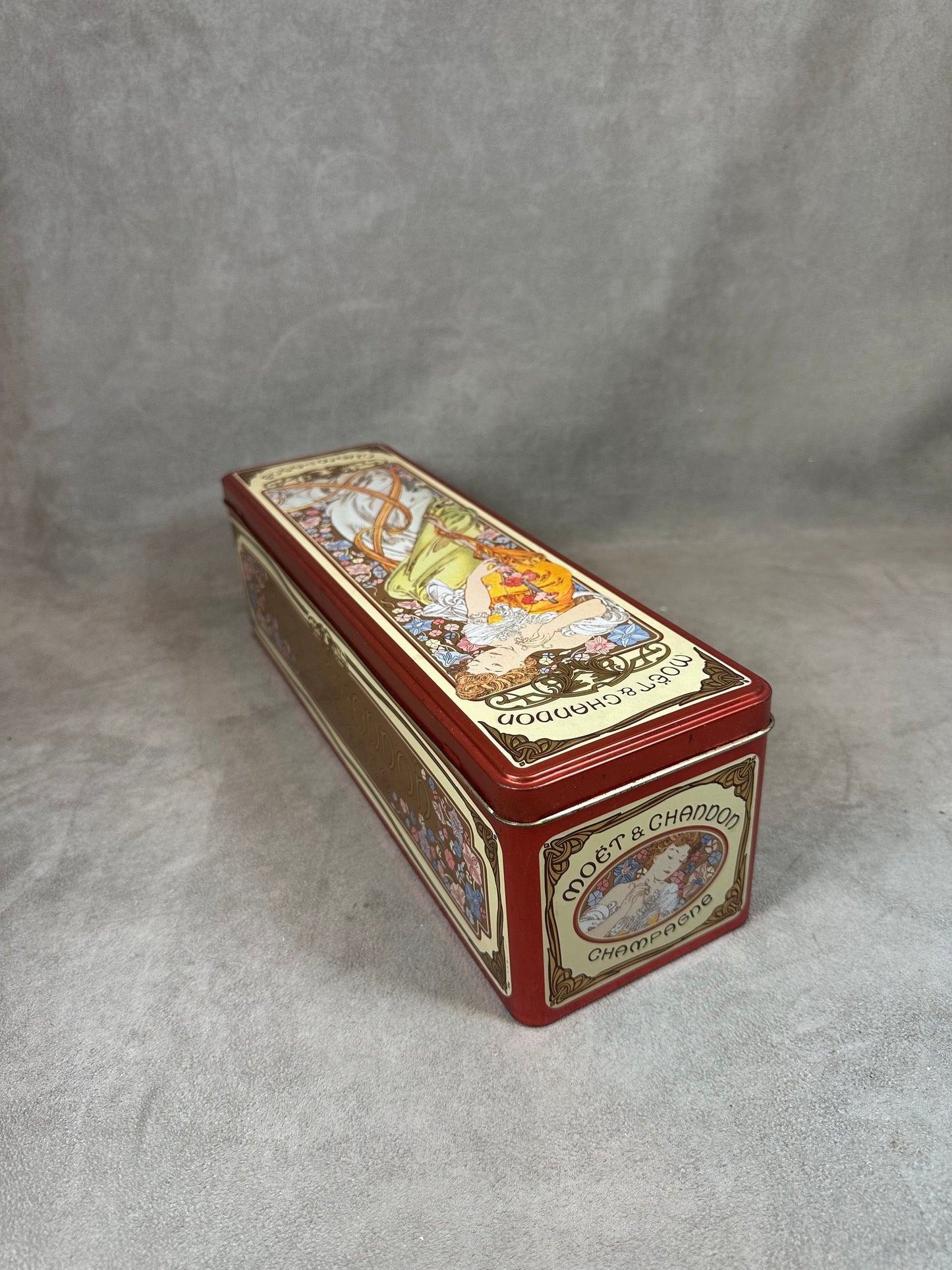 Coffret en Métal pour Bouteille de Champagne Moët & Chandon dans le style d'Alfons Mucha , Vintage 1980