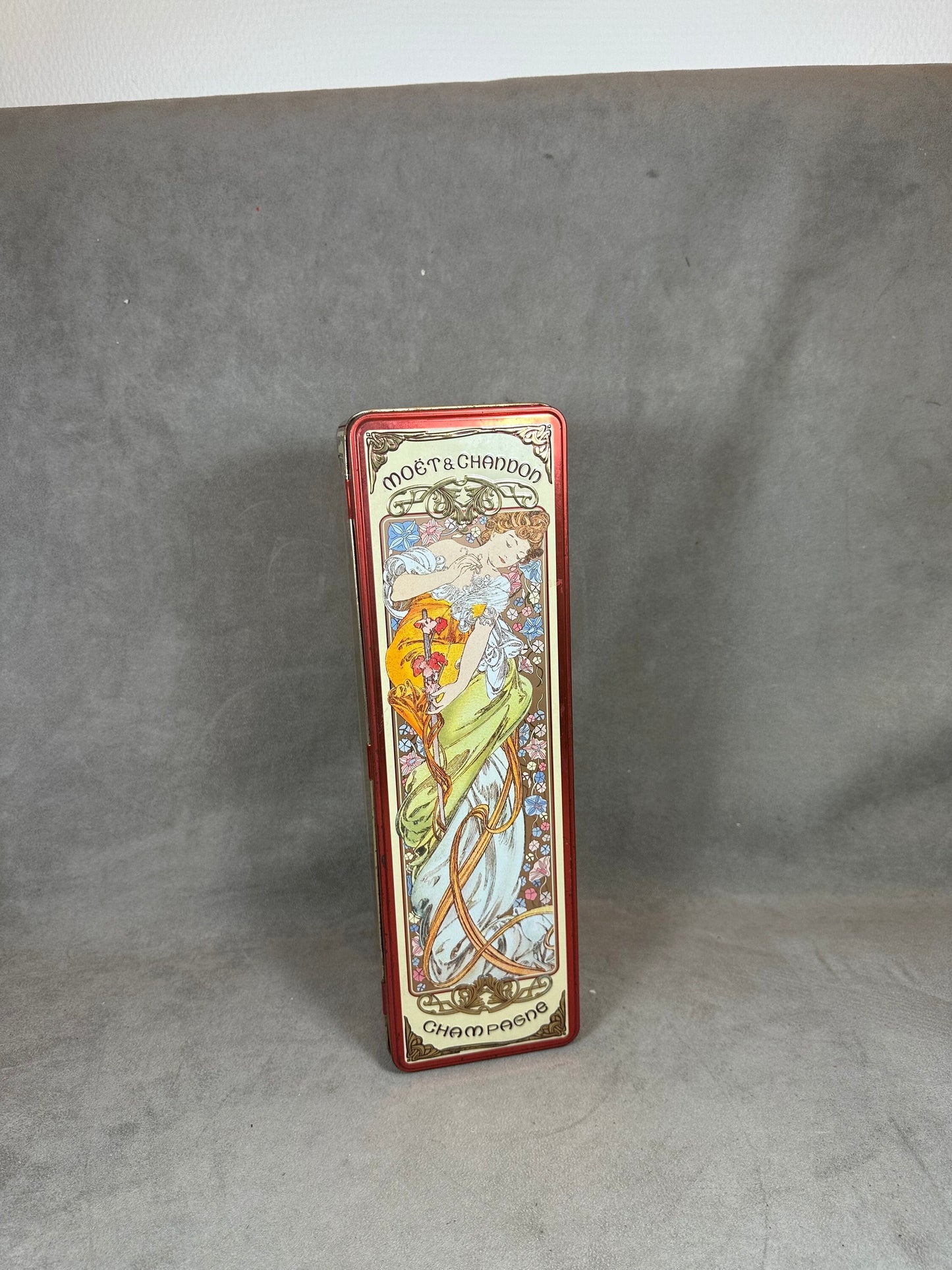Coffret en Métal pour Bouteille de Champagne Moët & Chandon dans le style d'Alfons Mucha , Vintage 1980