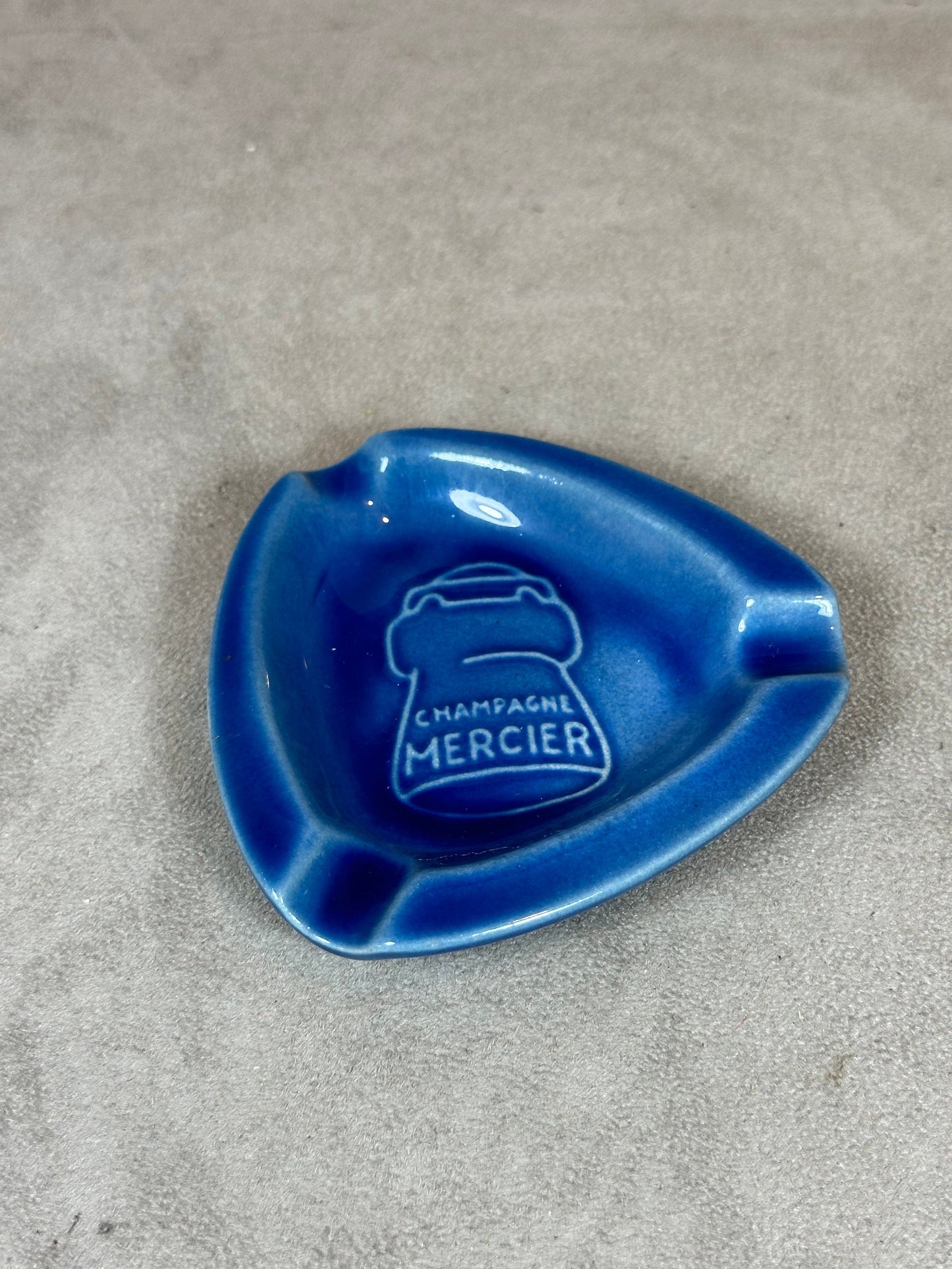 Cendrier vintage en faience bleu Champagne Mercier Epernay Made in France 1950