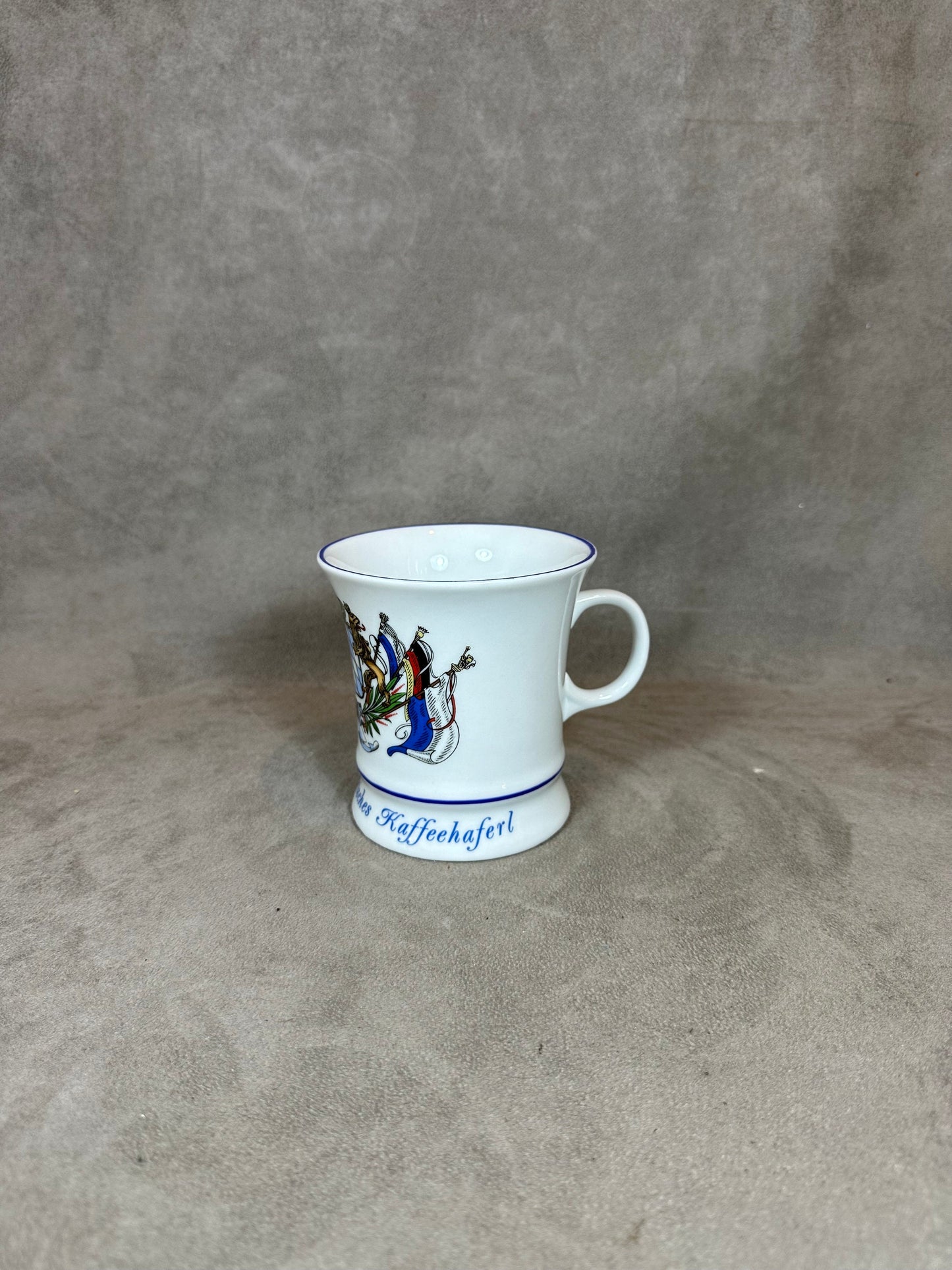 Tasse à Café Royale Bavaroise en Porcelaine de la Confiserie Genüsse Dengel, Motif blason royal Bavarois, Vintage 1980
