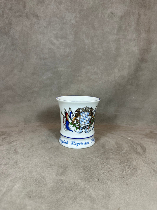 Tasse à Café Royale Bavaroise en Porcelaine de la Confiserie Genüsse Dengel, Motif blason royal Bavarois, Vintage 1980