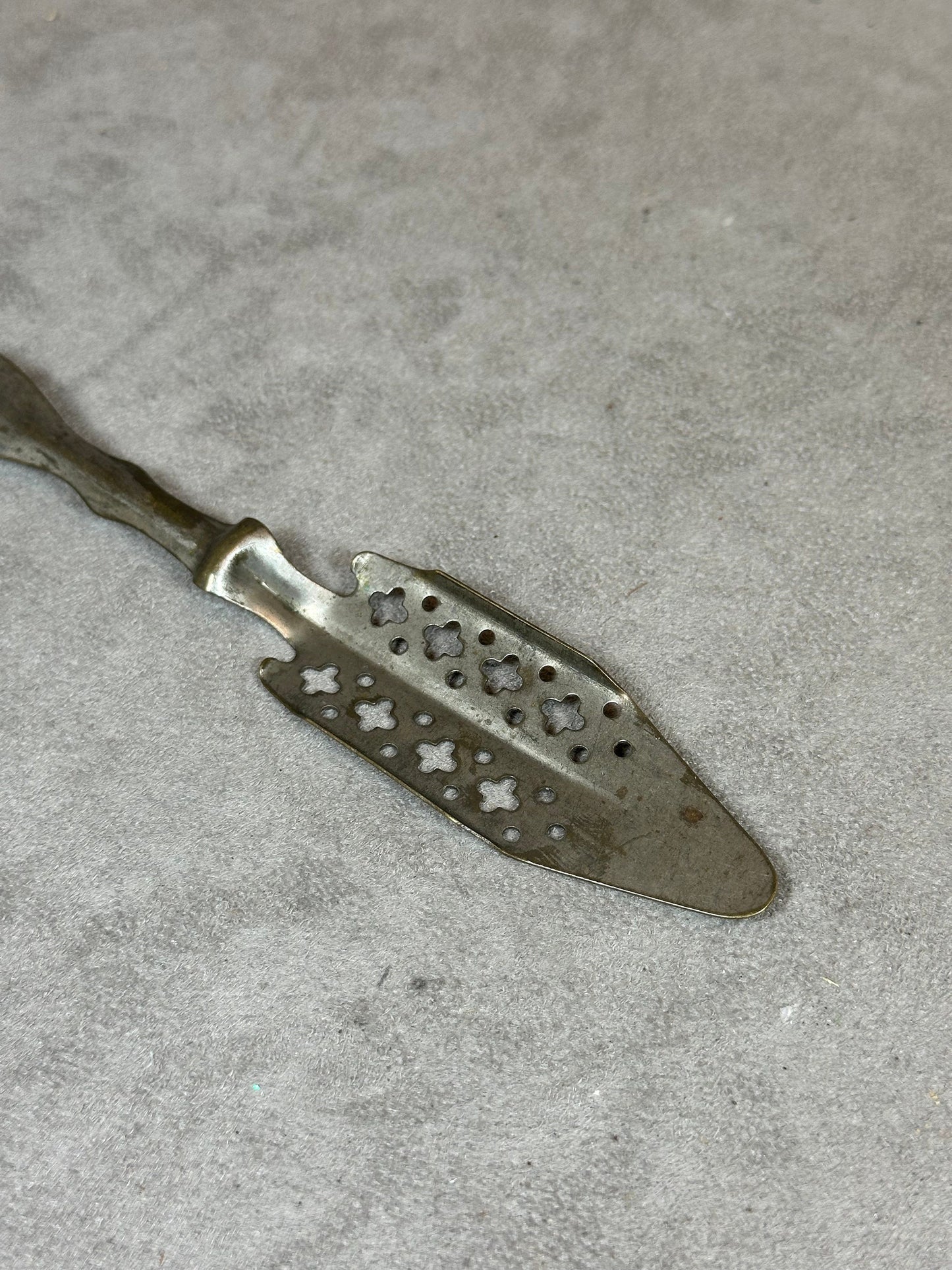 Ancienne cuillère à absinthe en metal extra blanc vintage 1900 Made in France