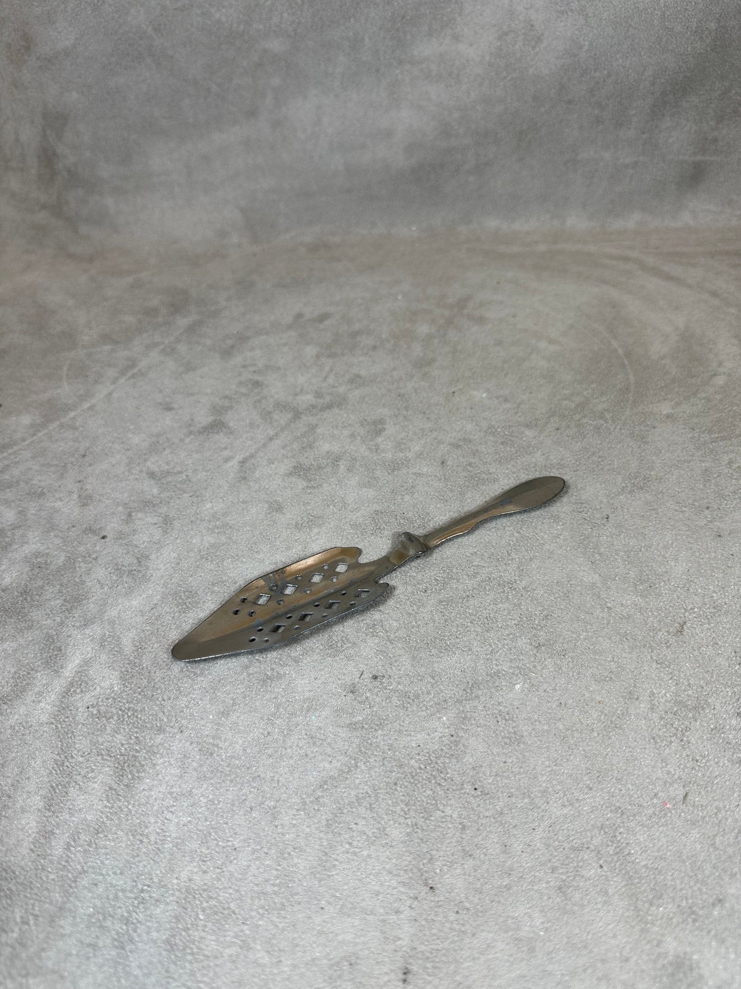 Ancienne cuillère à absinthe en metal extra blanc vintage 1900 Made in France
