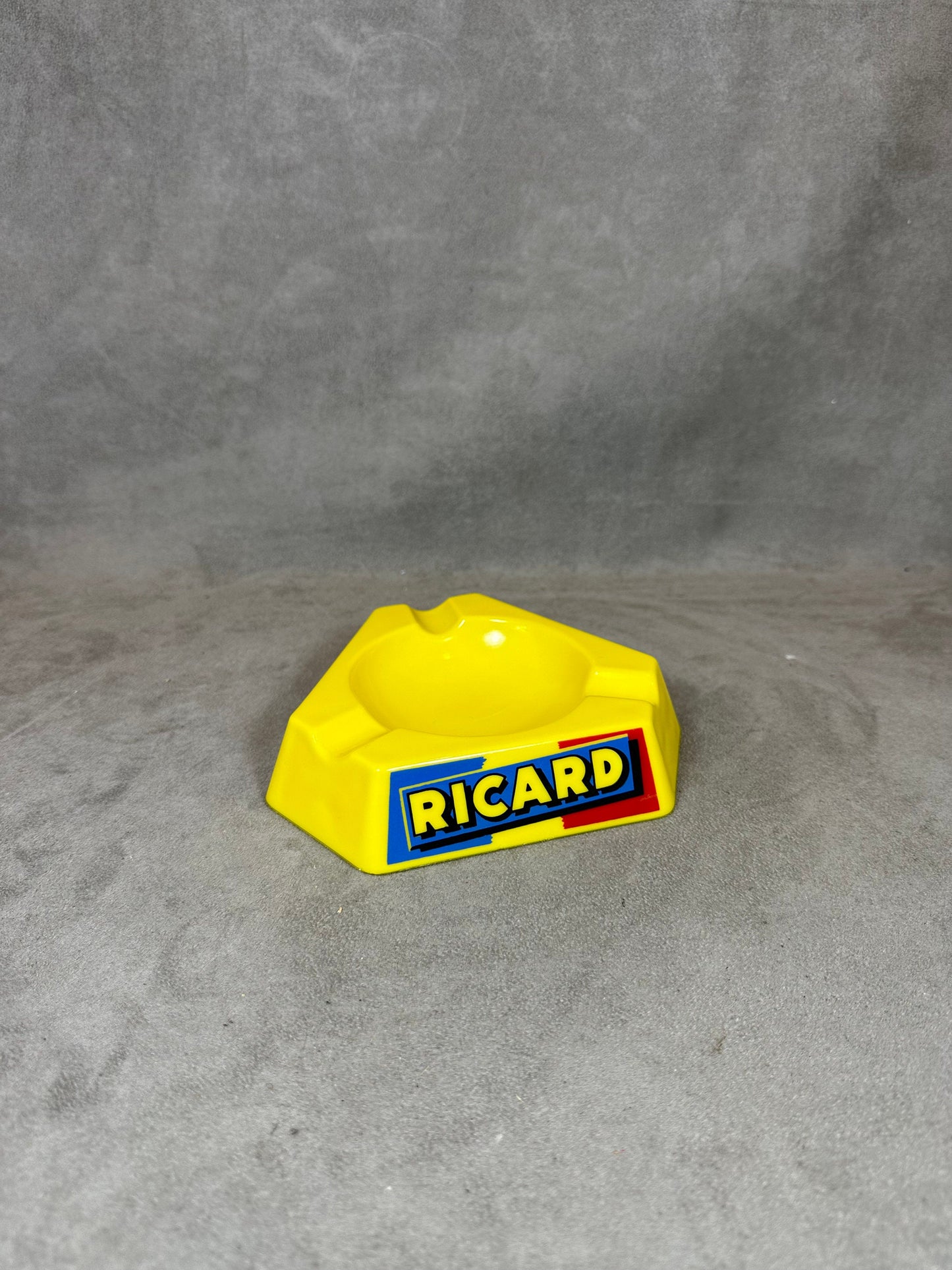 Ricard cendrier de bar triangulaire publicitaire jaune en verre Vintage 1960