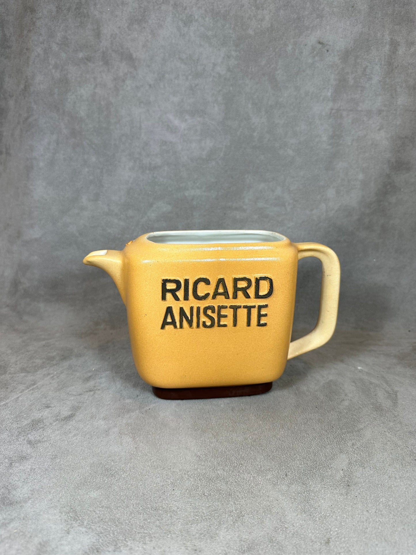 Pichet Ricard en céramique marron Made in France Années 1970