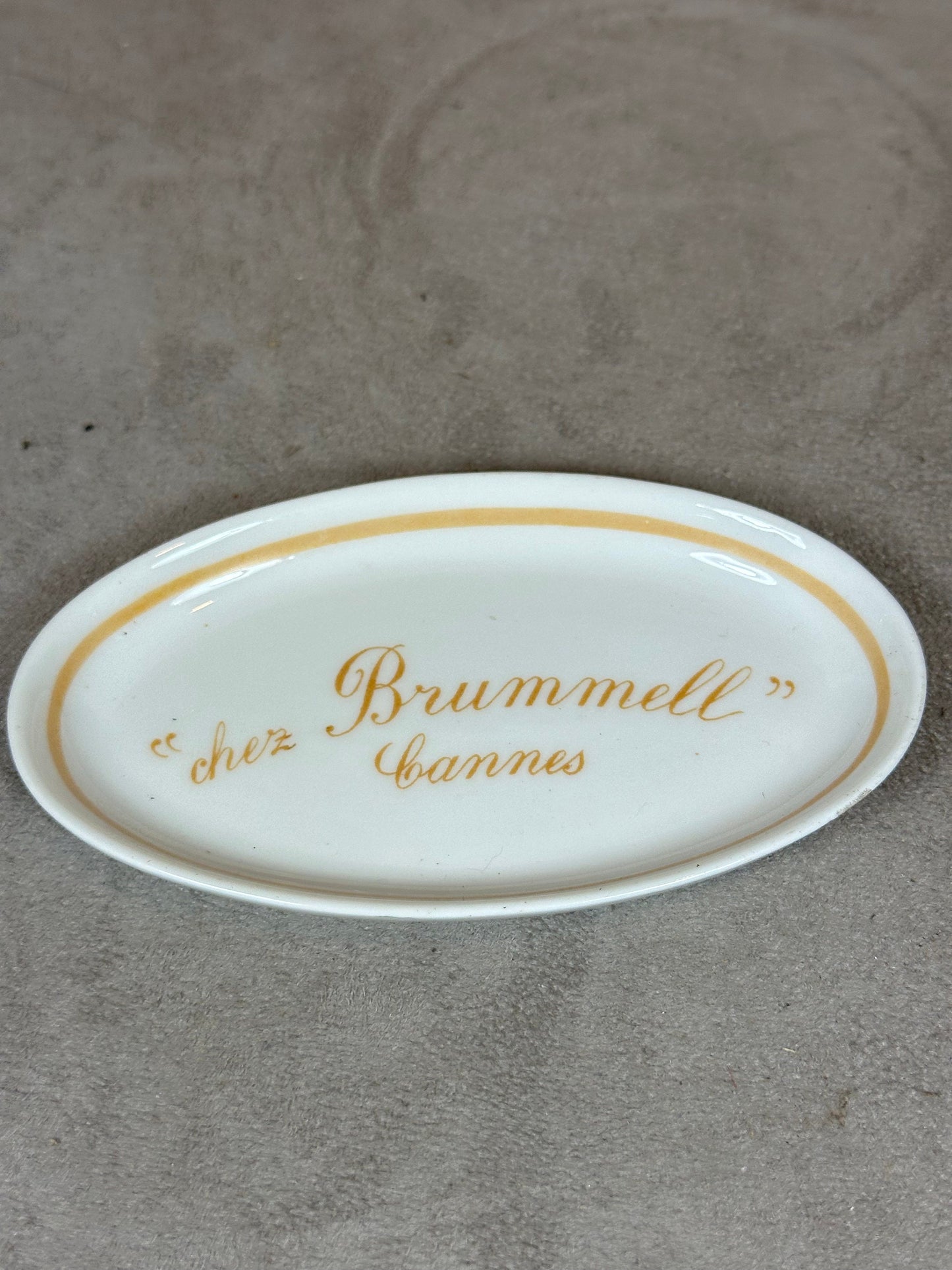 Cendrier Chez Brummell à Cannes en porcelaine vintage Made in France