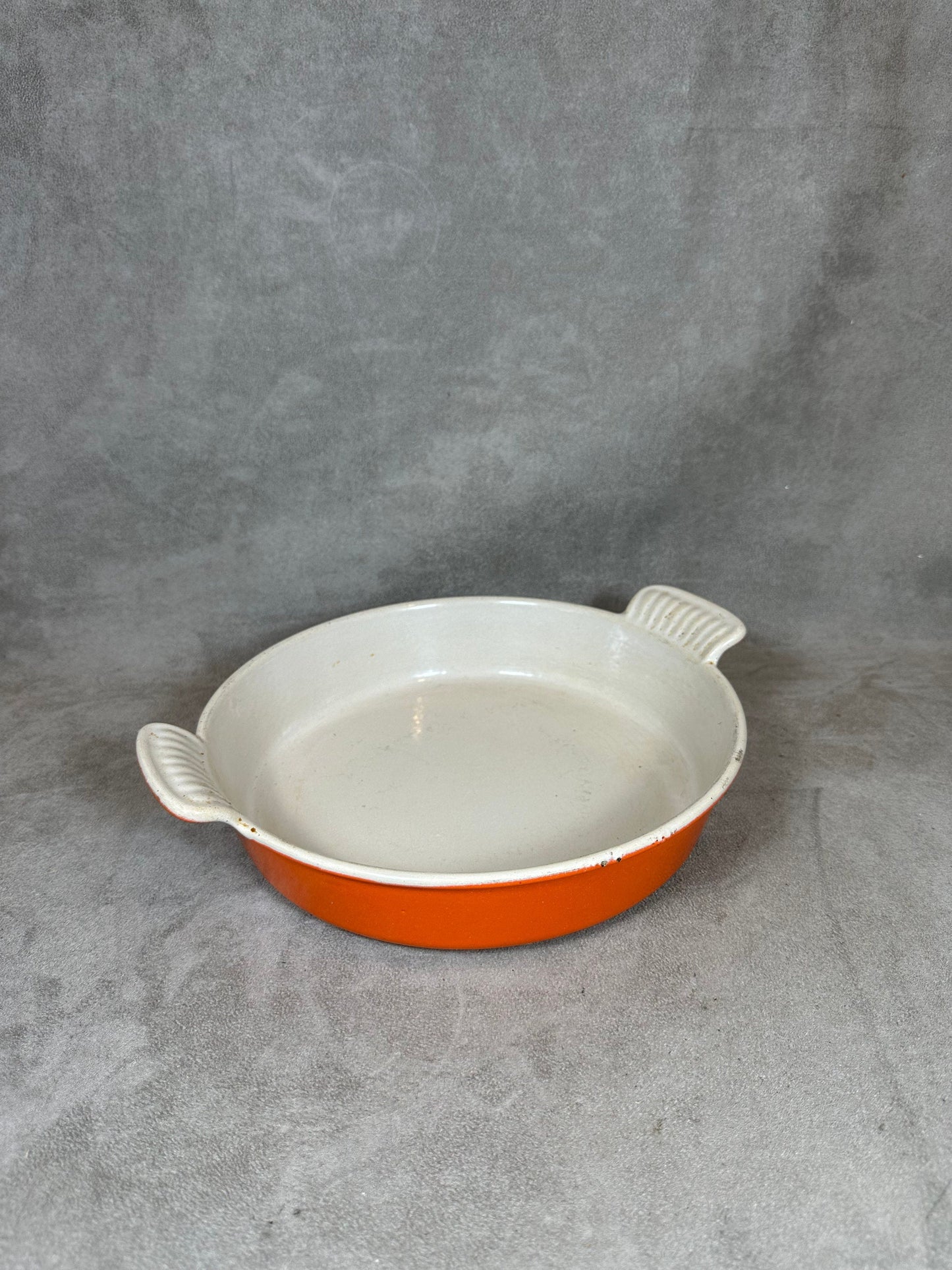 Plat en fonte orange Le Creuset vintage Made in France Années 1980