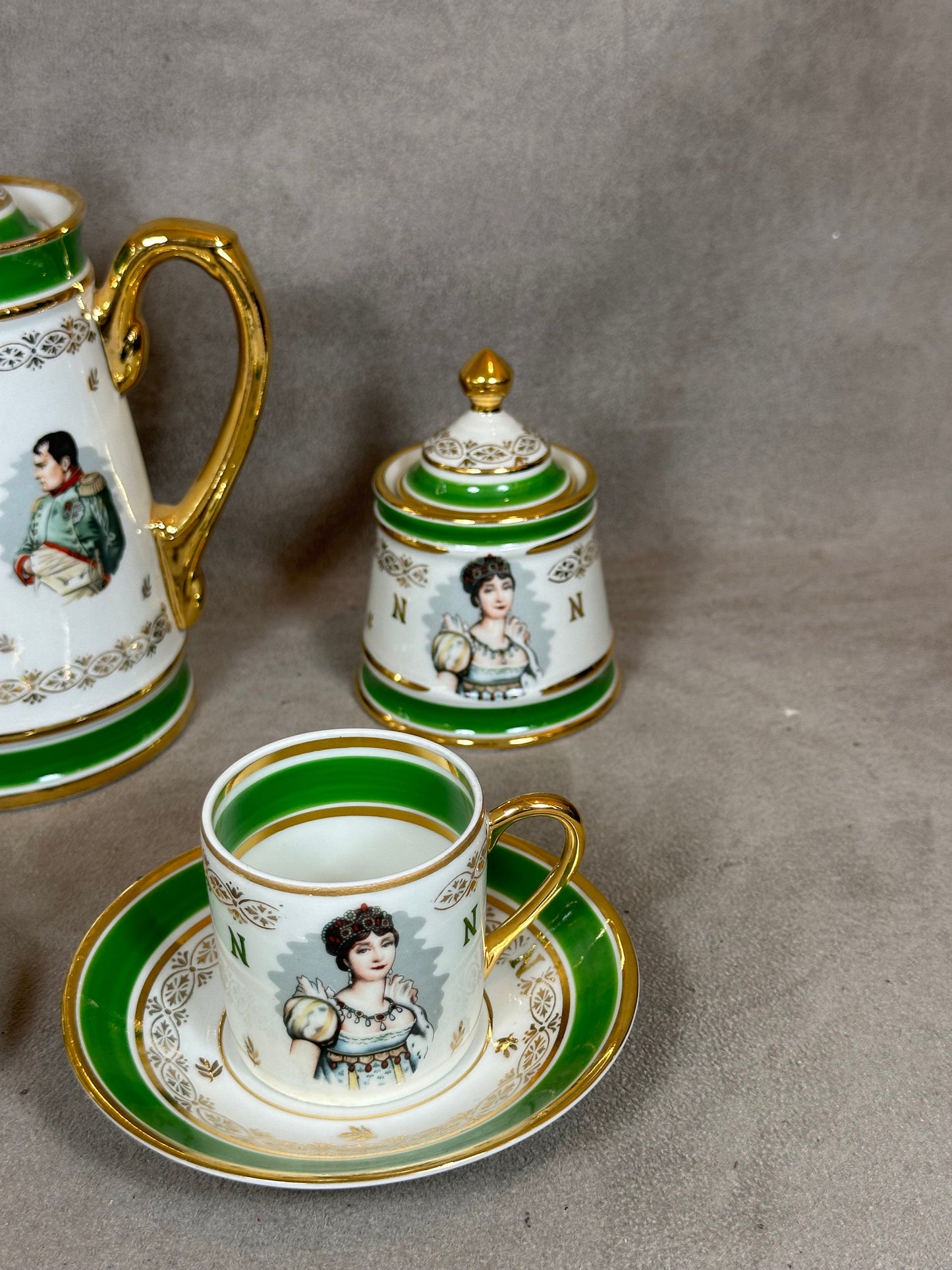 SELTENES Kaffeeservice Napoleon und Josephine für 2 Personen aus Limoges-Porzellan. Hergestellt in Frankreich, Vintage 1950