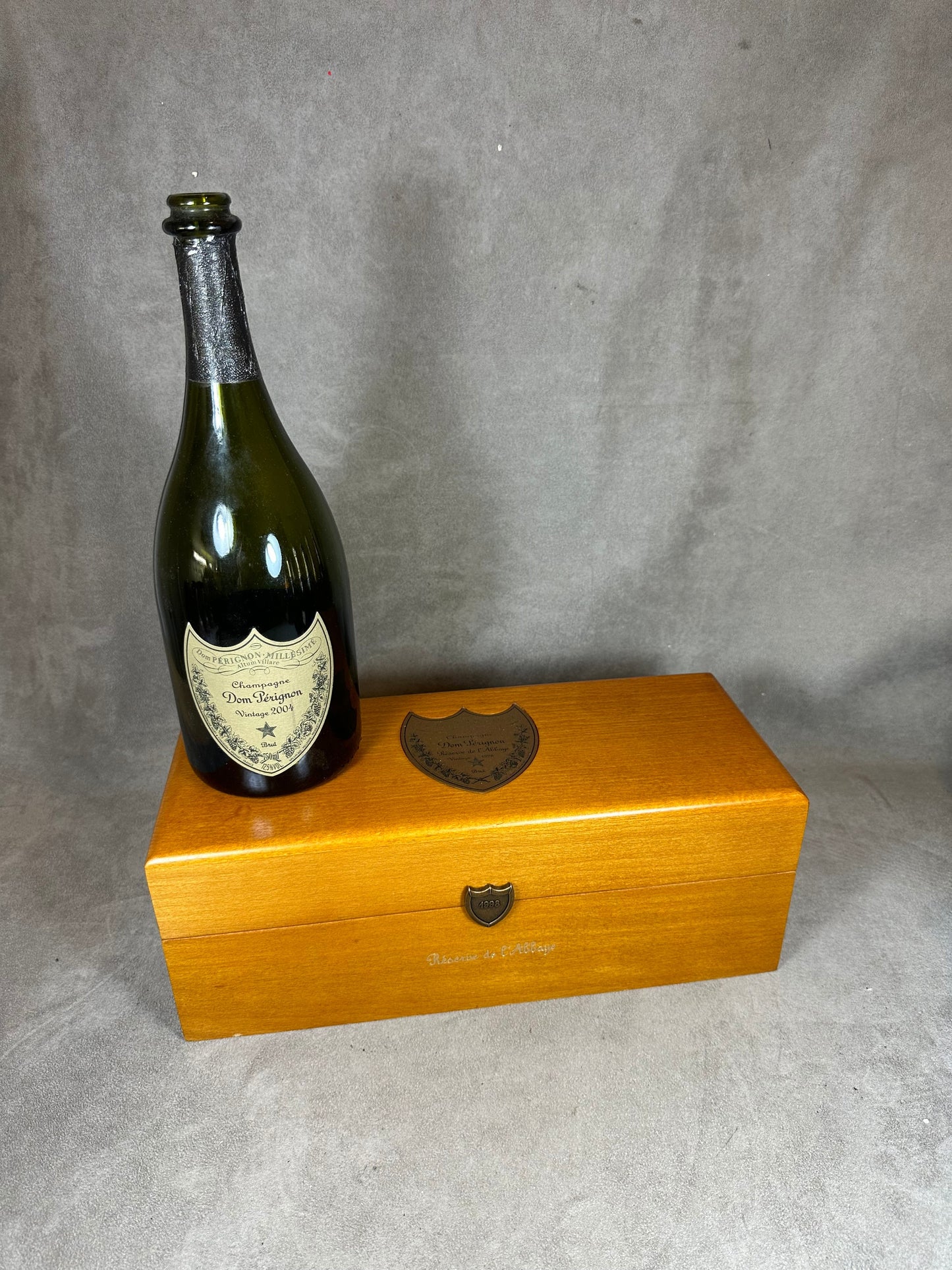 RARE Etui a champagne en bois Dom Perignon Cuvée de l'Abbaye Vintage 1998 vintage cadeau vintage